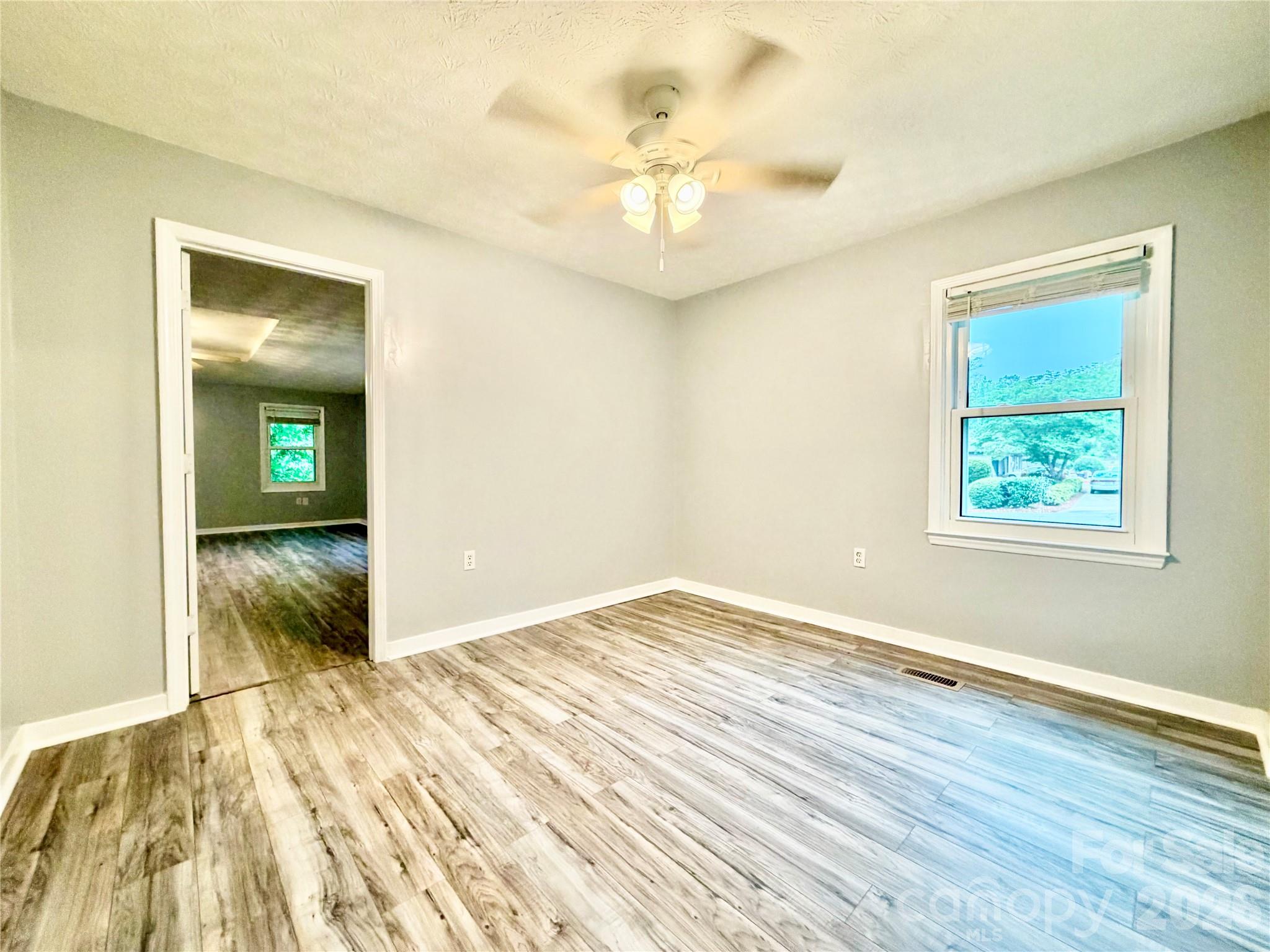 1586 Kenlane Drive — Hickory
