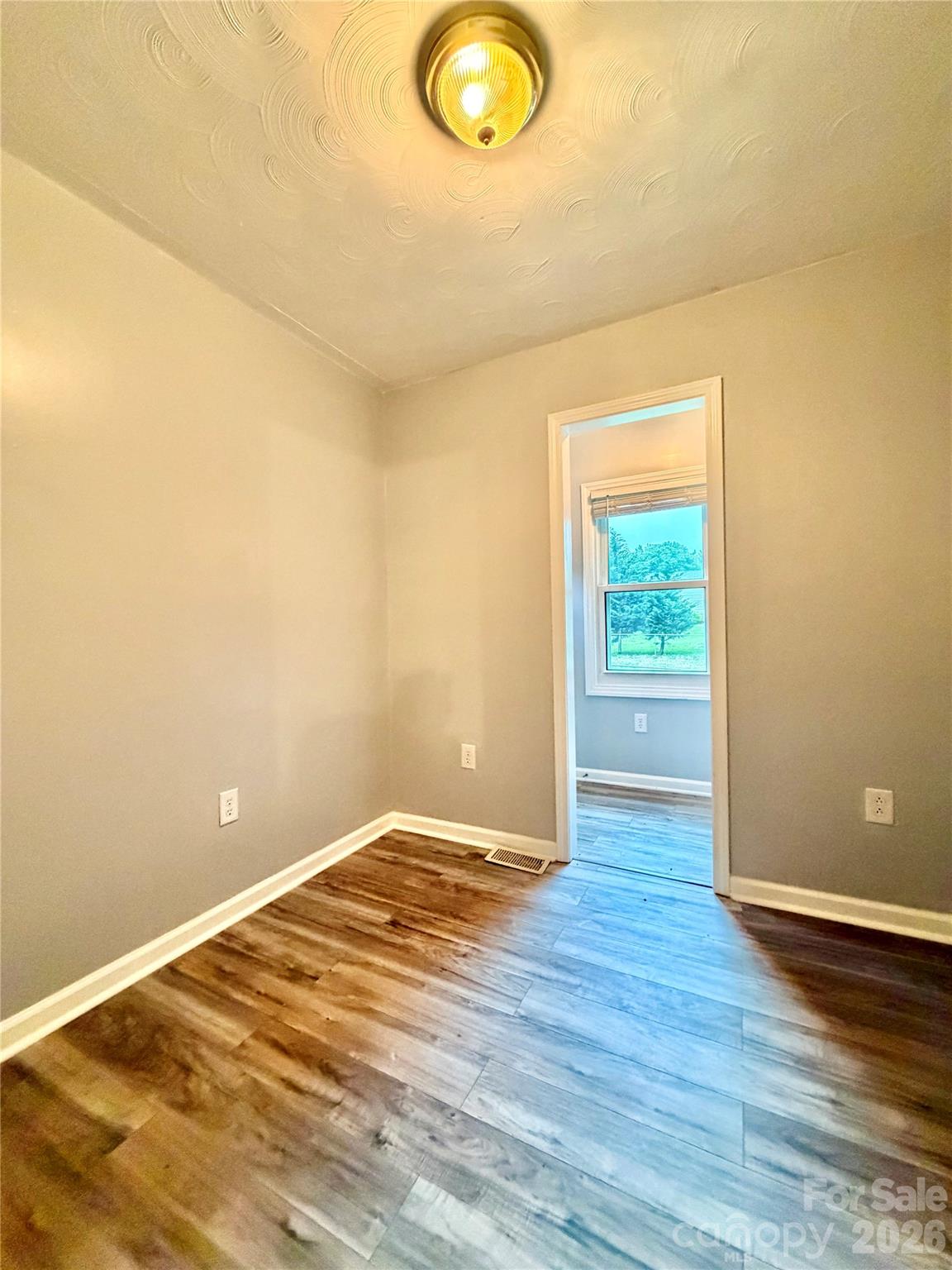 1586 Kenlane Drive — Hickory