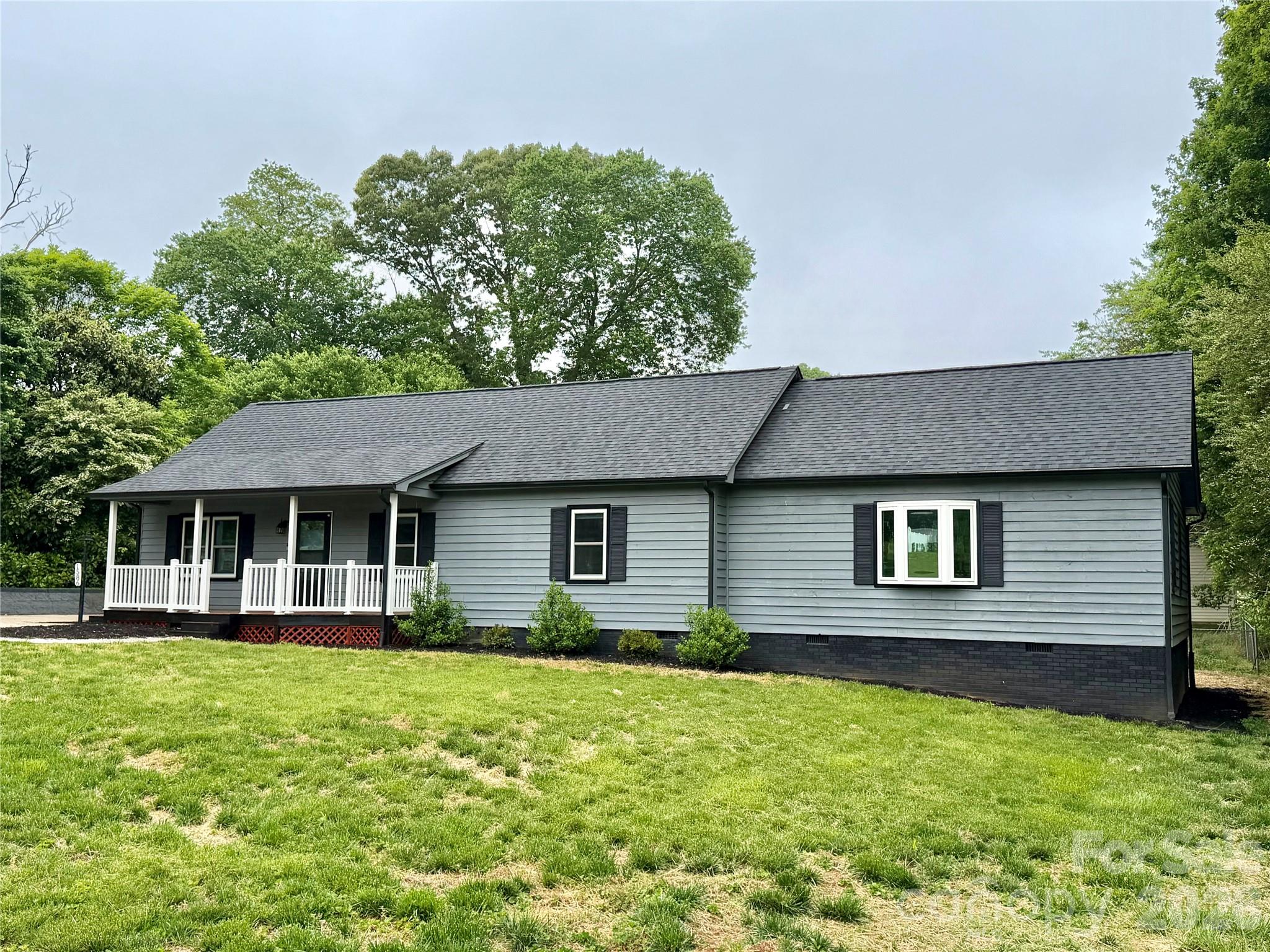 1586 Kenlane Drive — Hickory