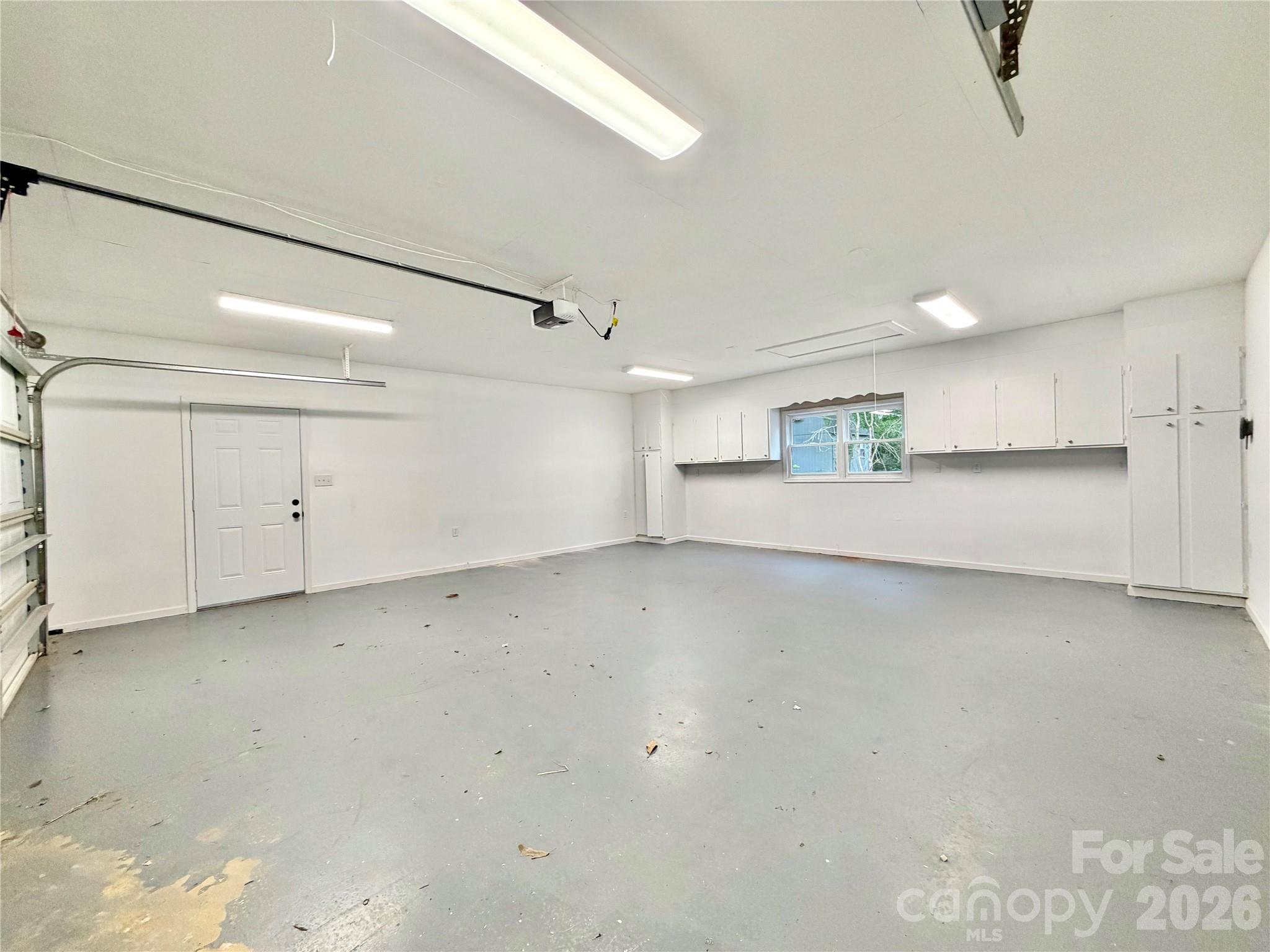 1586 Kenlane Drive — Hickory