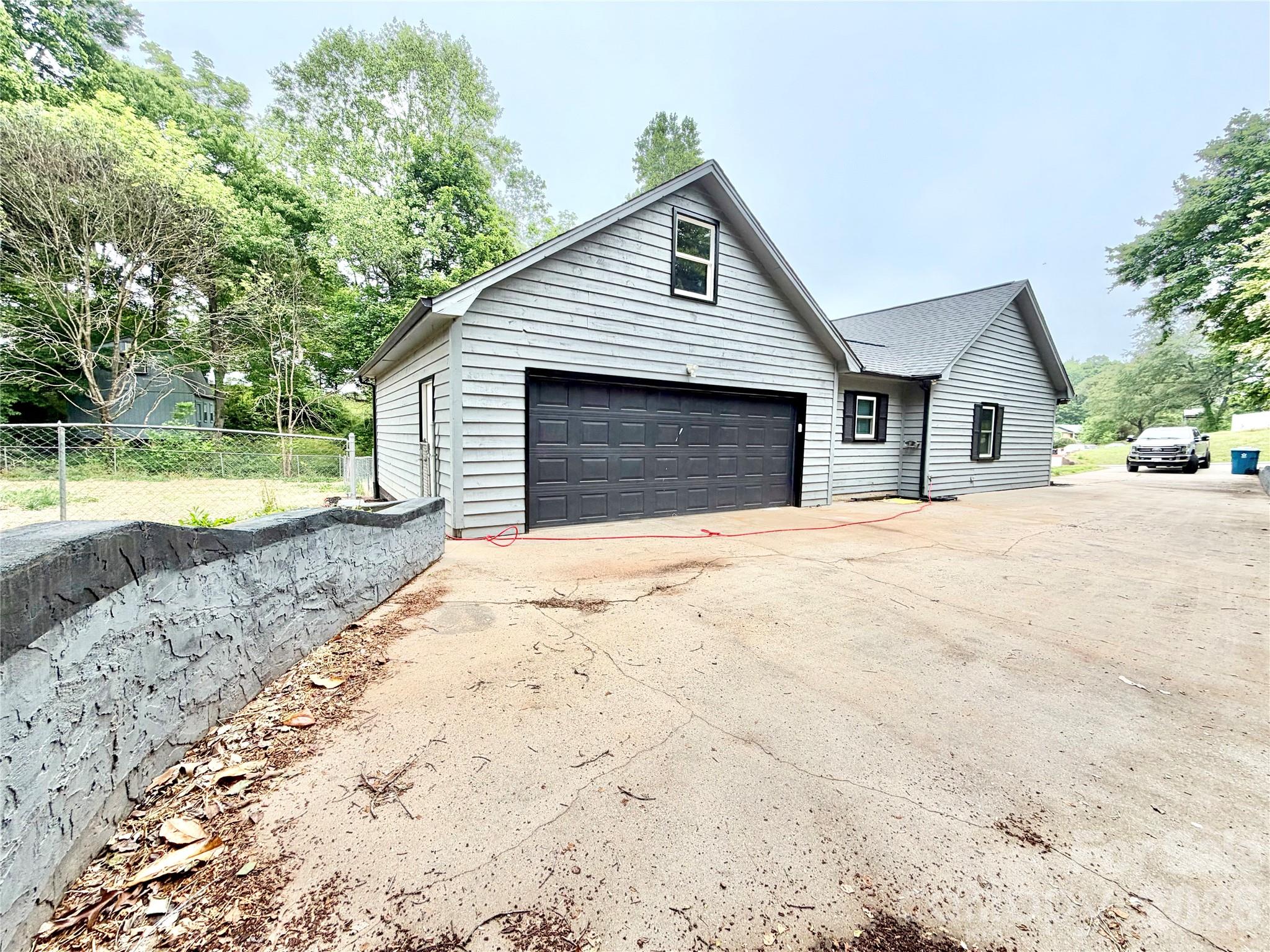 1586 Kenlane Drive — Hickory