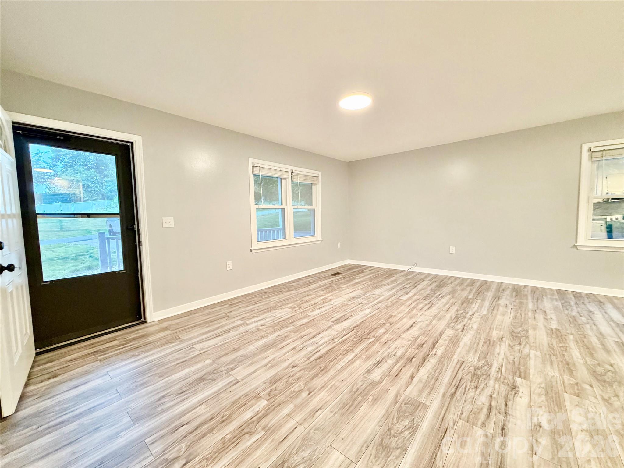 1586 Kenlane Drive — Hickory