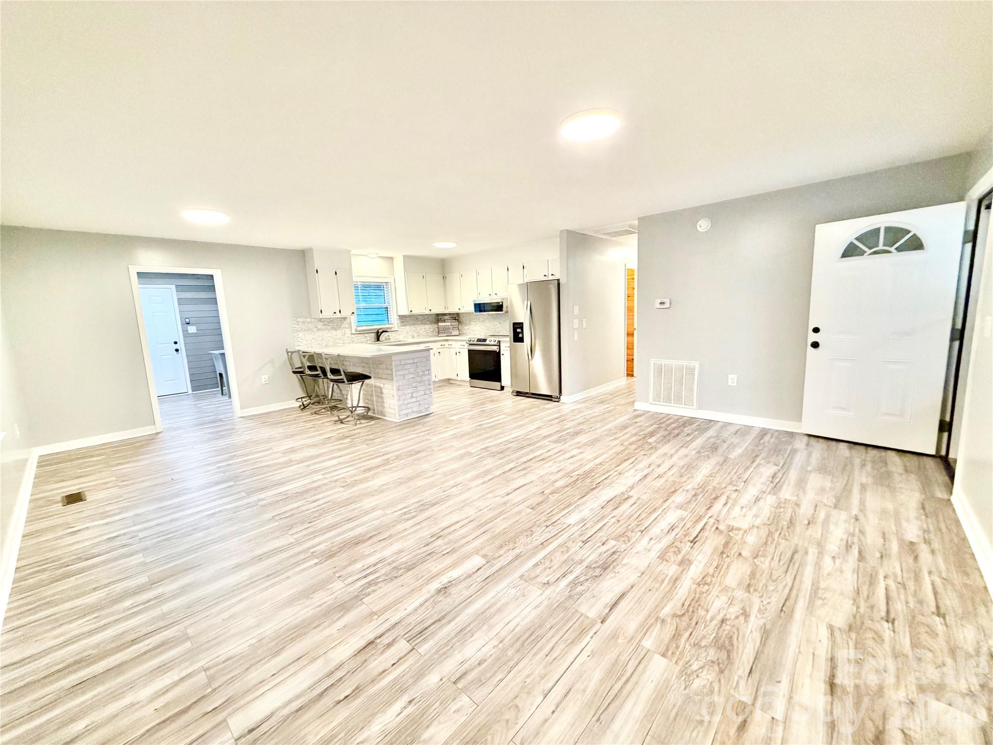 1586 Kenlane Drive — Hickory