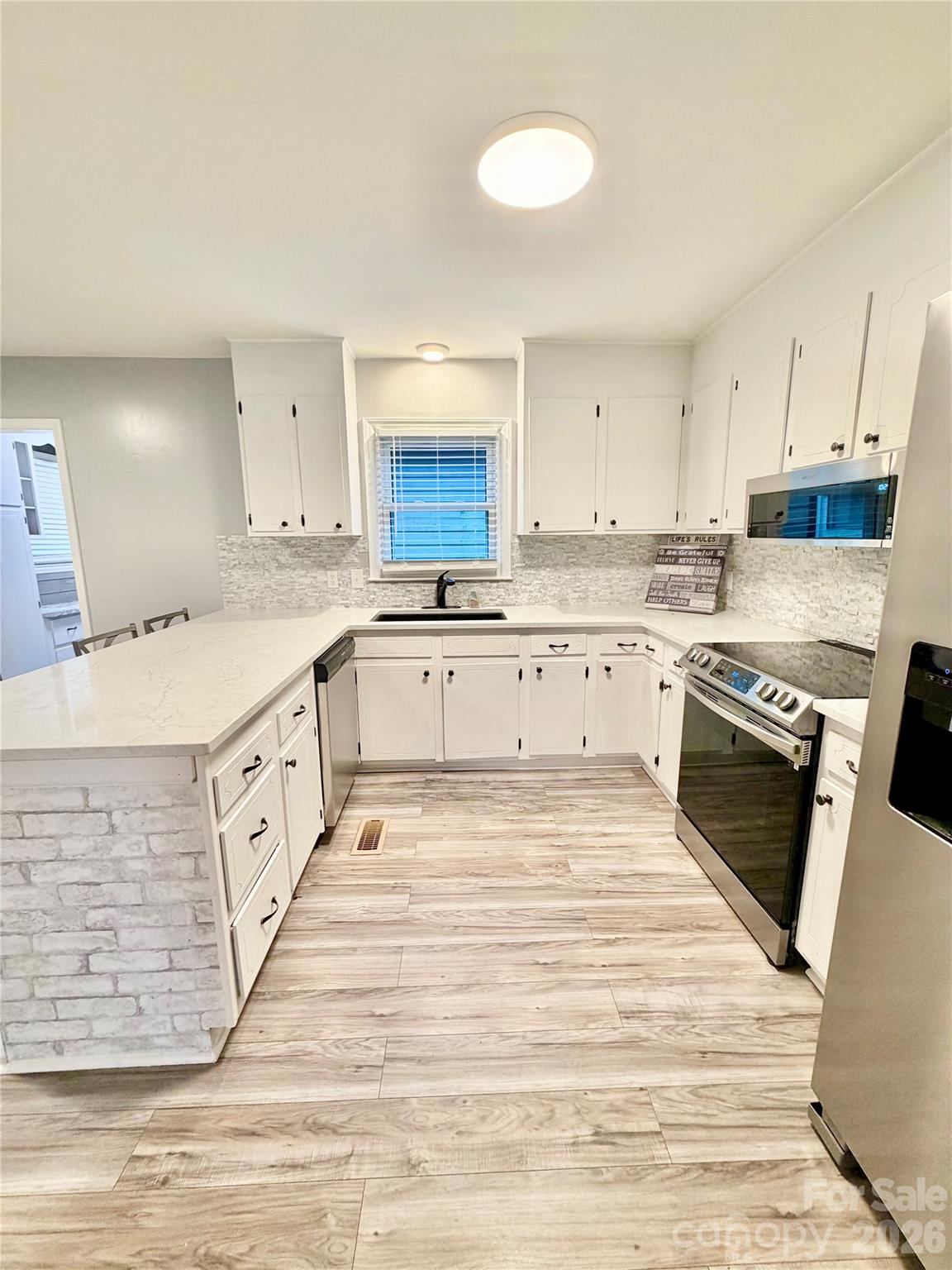 1586 Kenlane Drive — Hickory