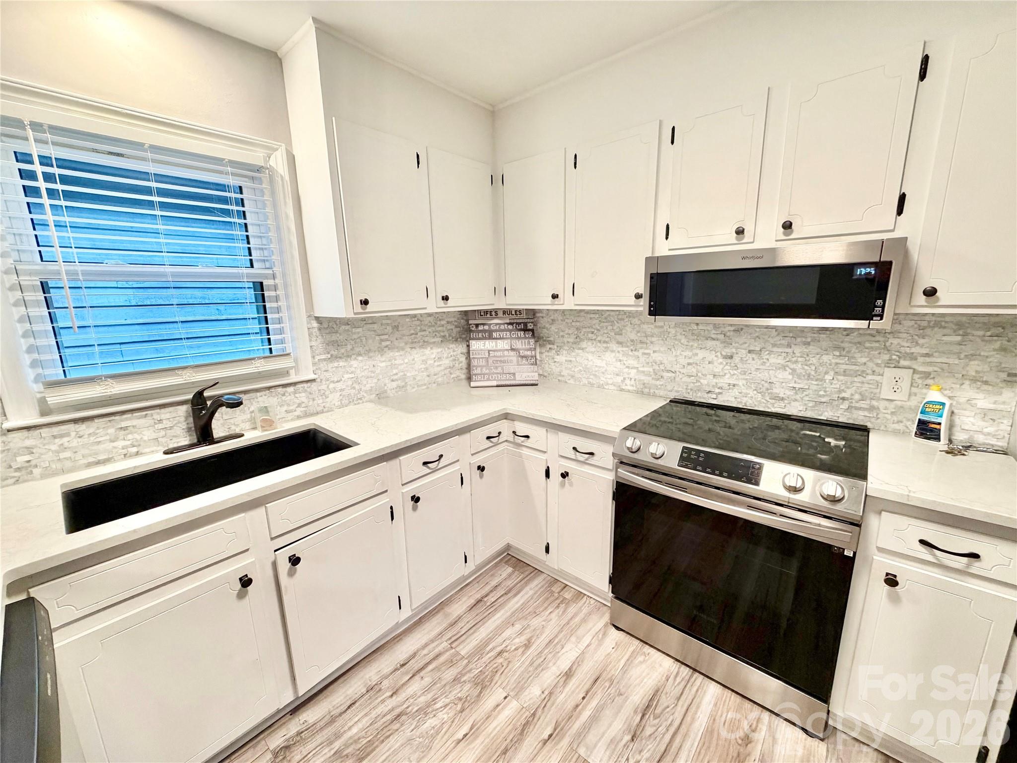 1586 Kenlane Drive — Hickory