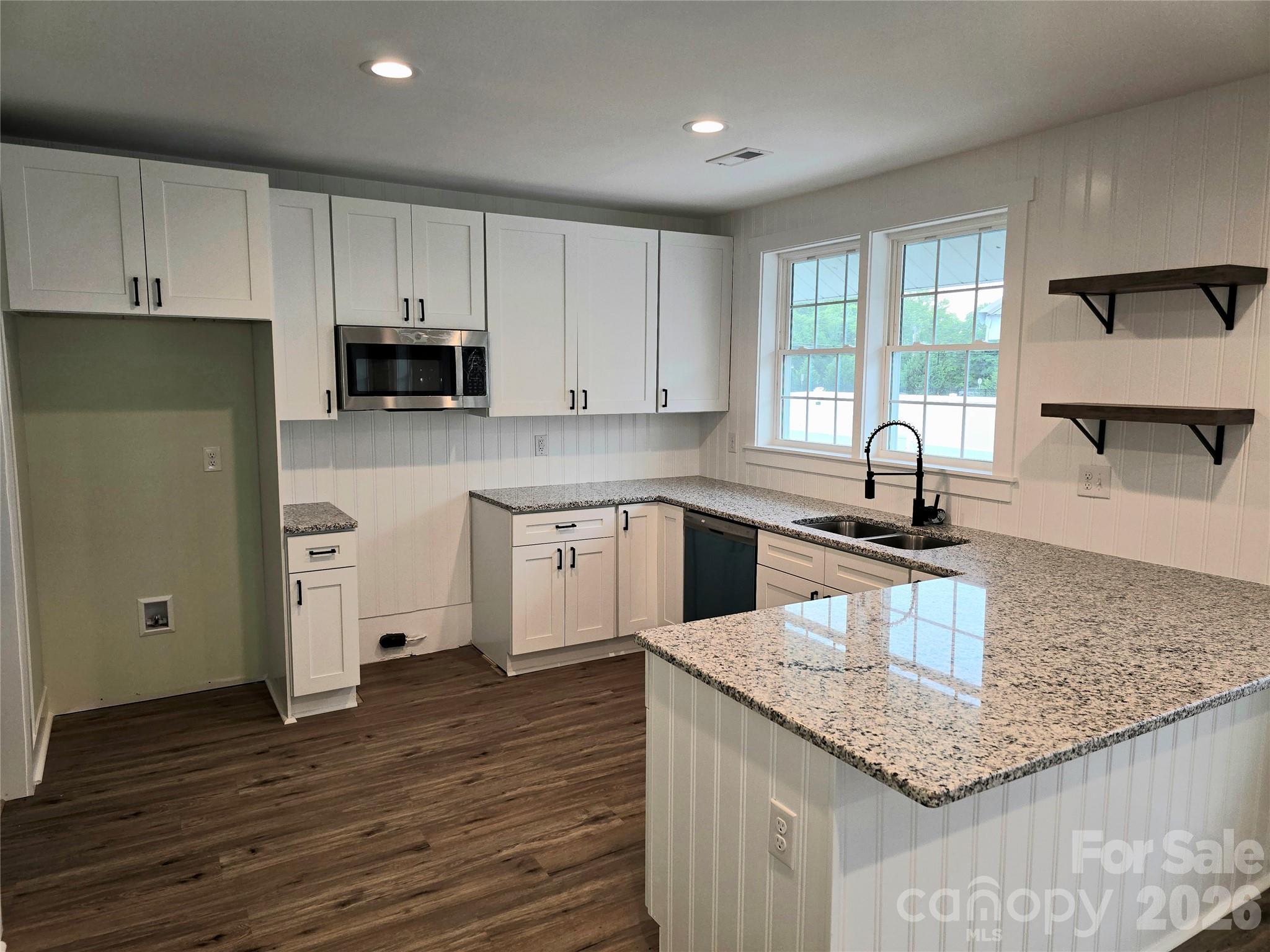 813 Highland Avenue SE — Hickory