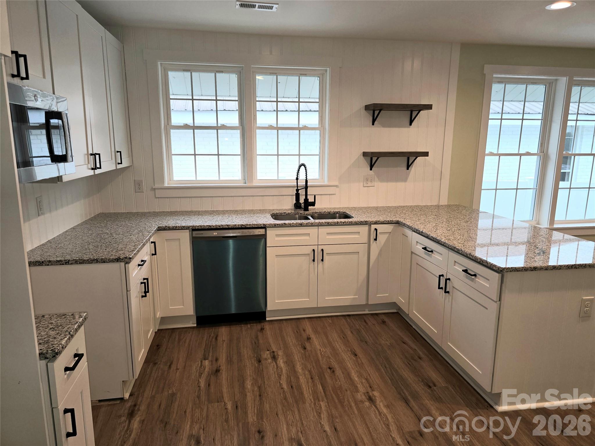 813 Highland Avenue SE — Hickory
