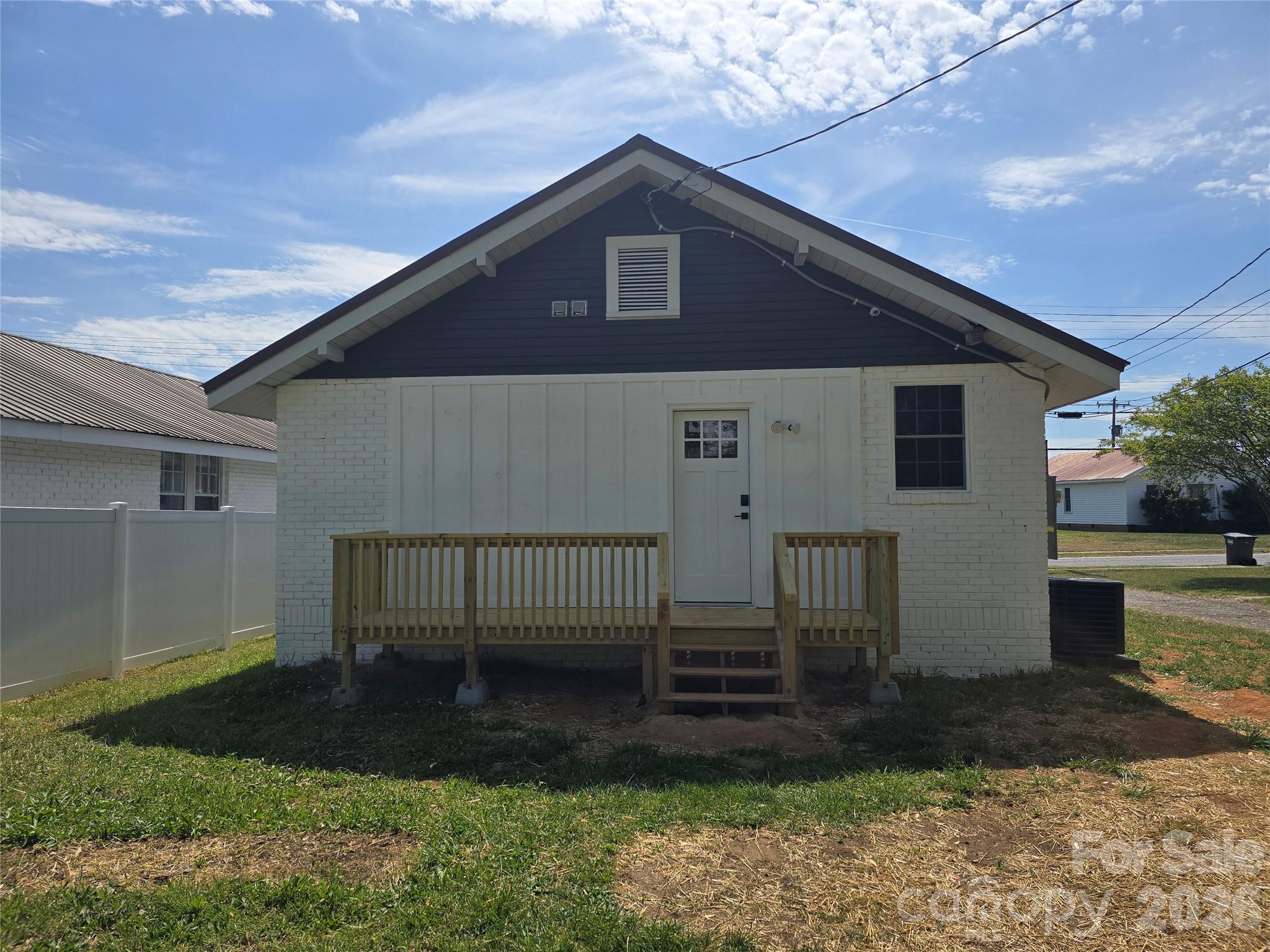 813 Highland Avenue SE — Hickory