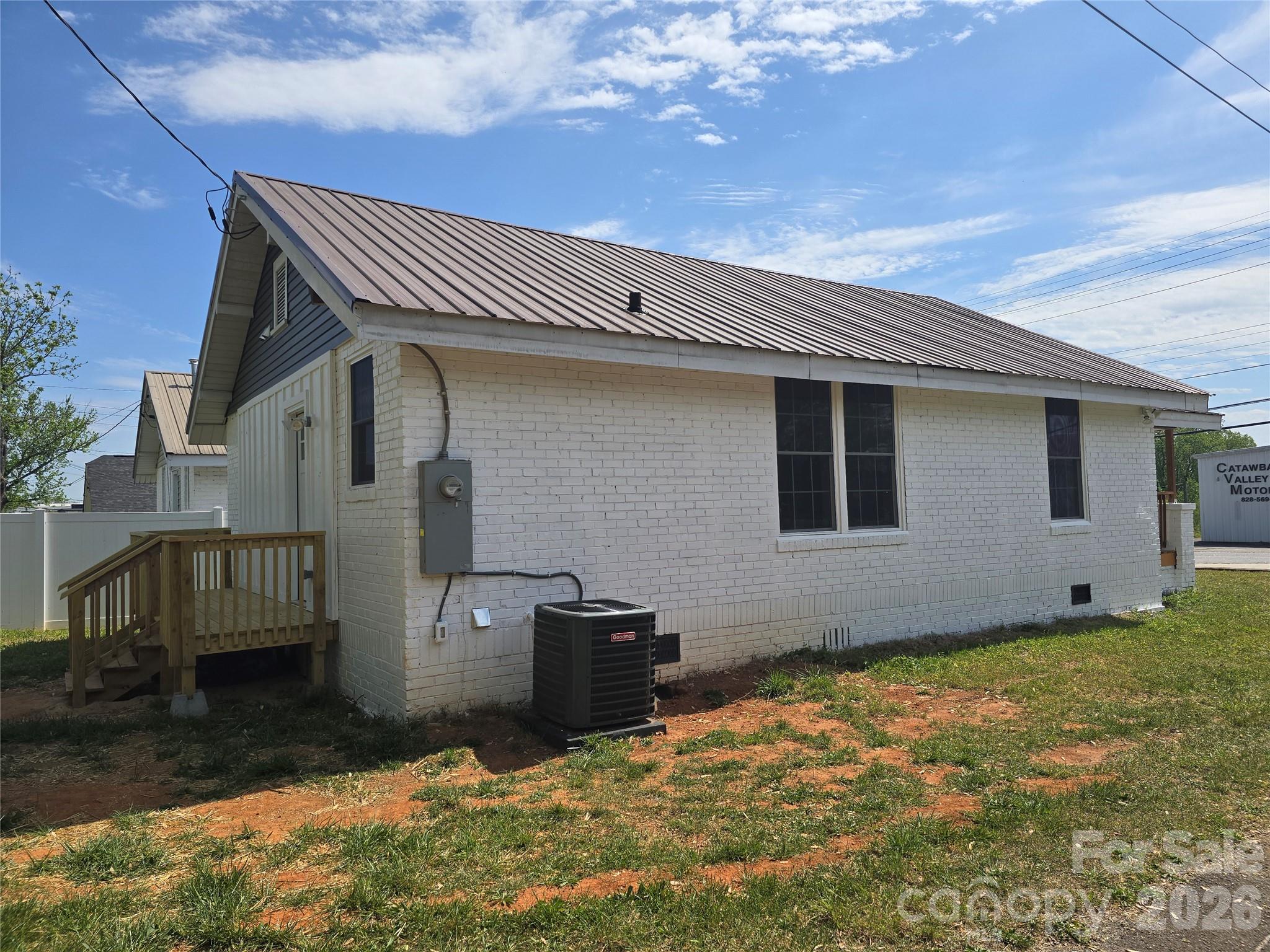 813 Highland Avenue SE — Hickory