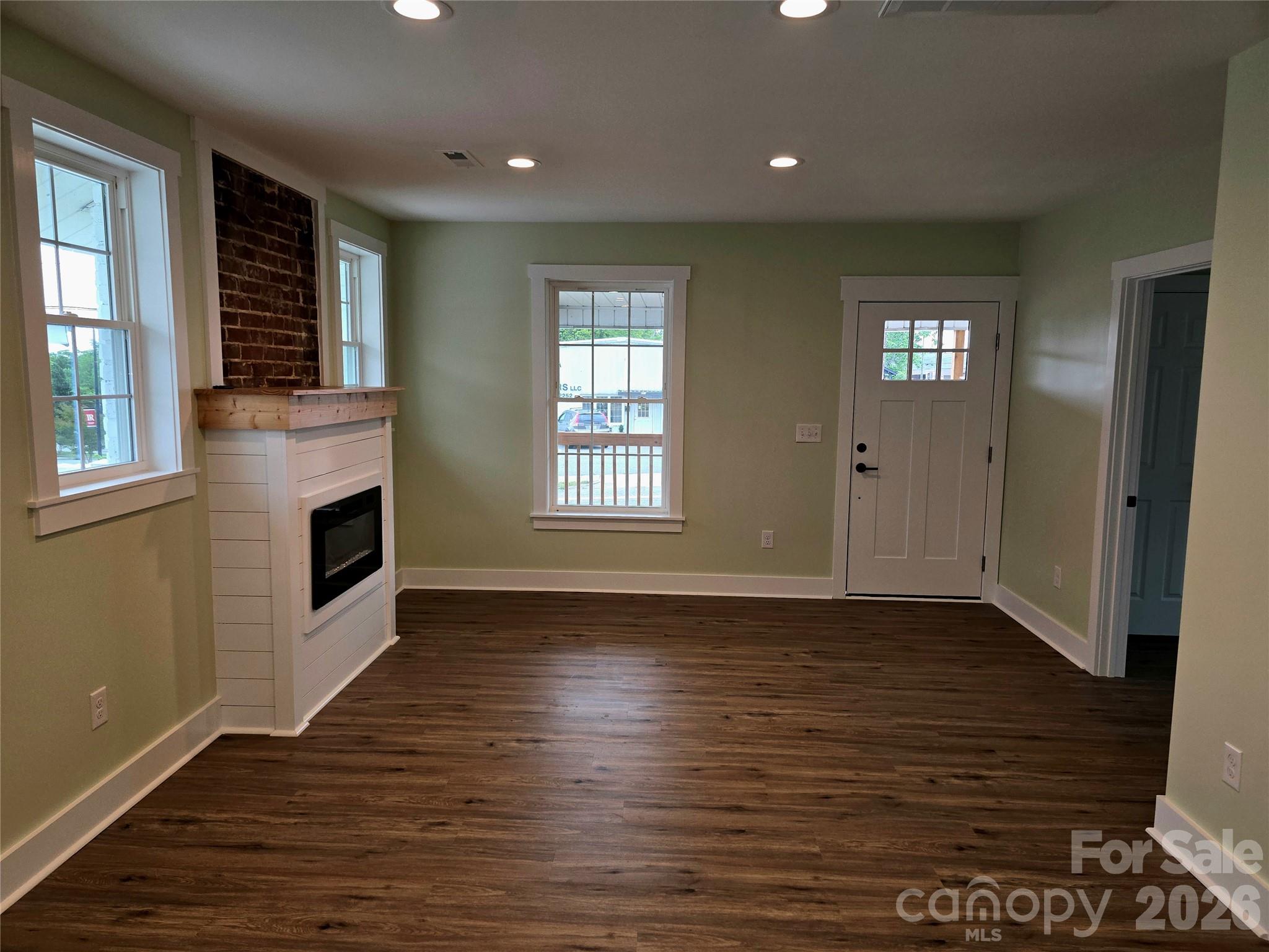 813 Highland Avenue SE — Hickory