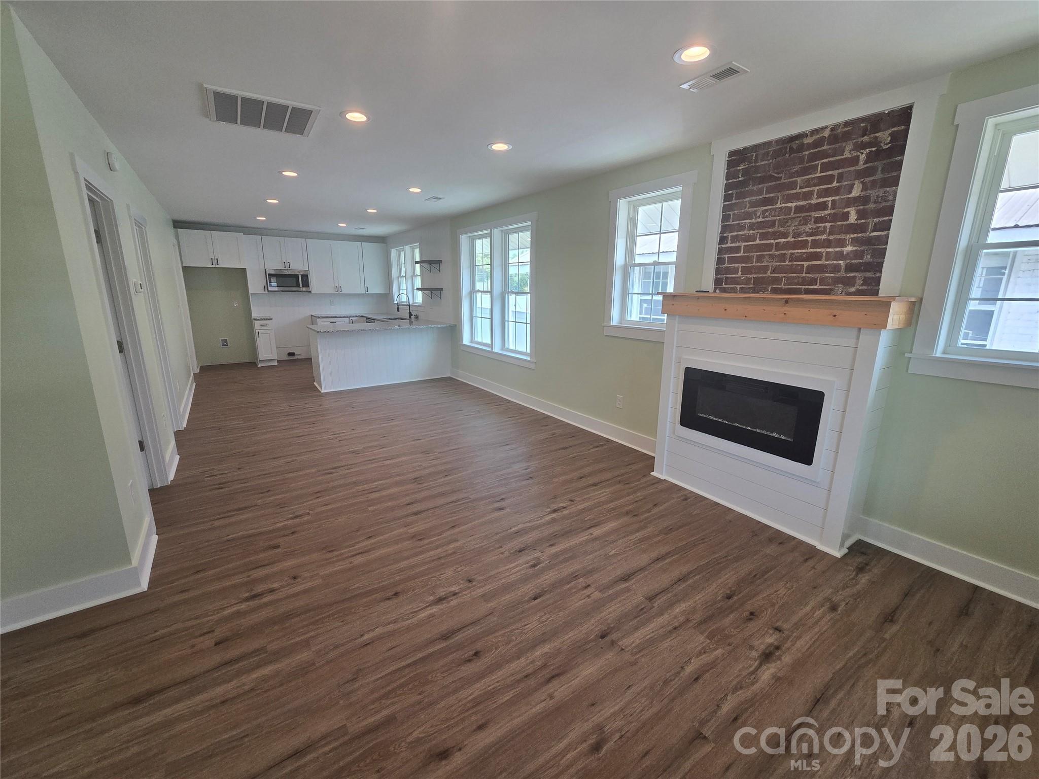 813 Highland Avenue SE — Hickory