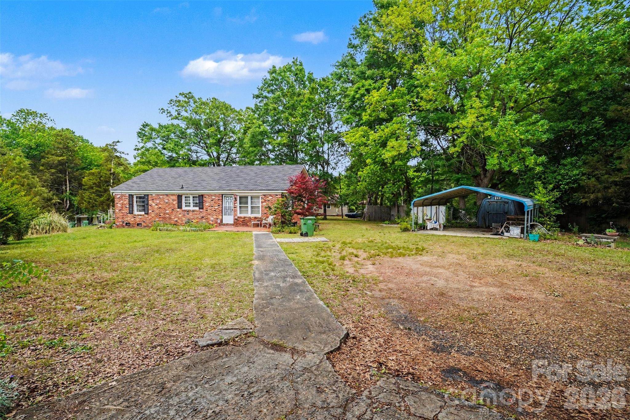 301 Hampton Road — Lancaster