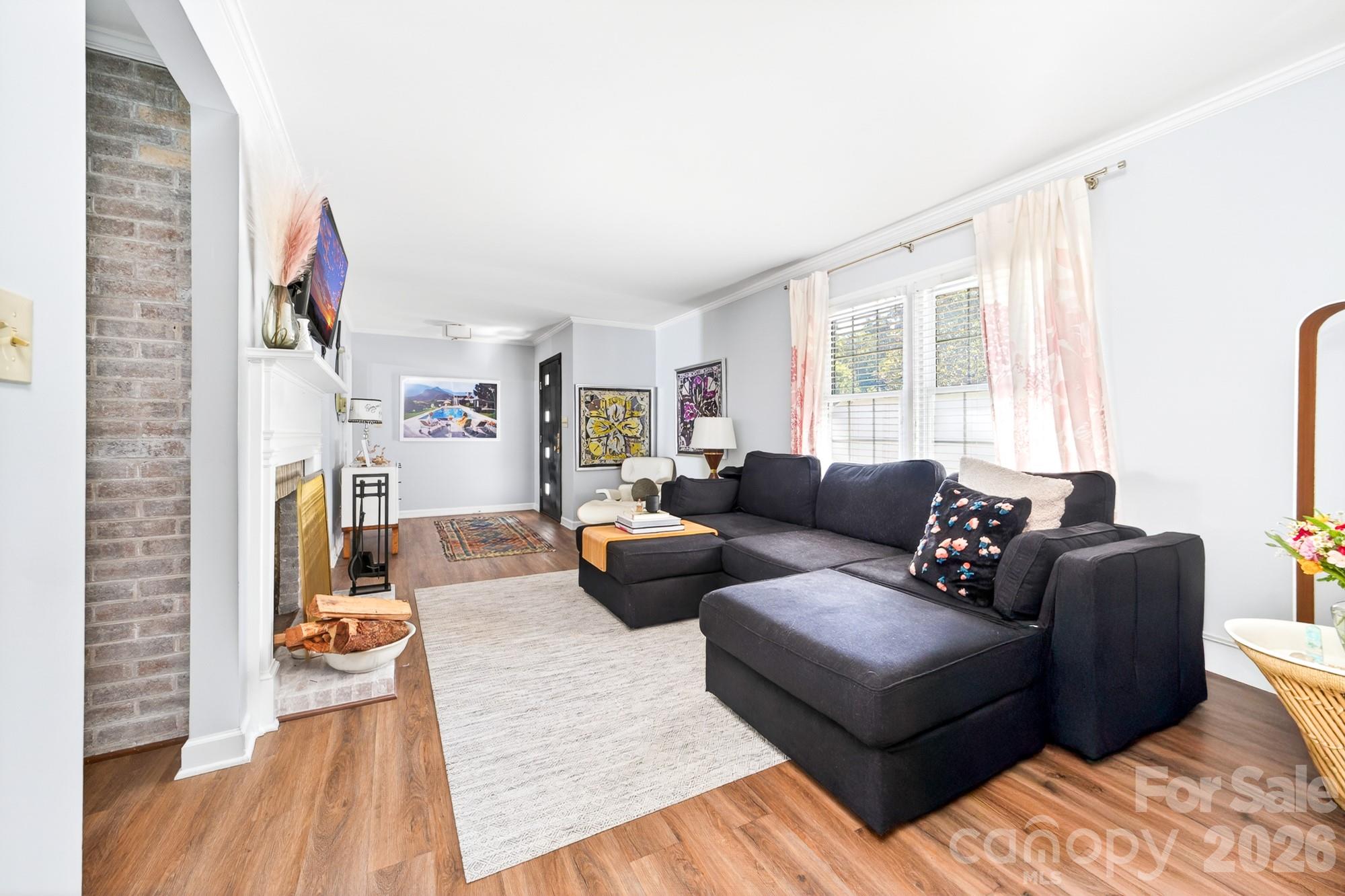 6220 Sharon Road — Charlotte