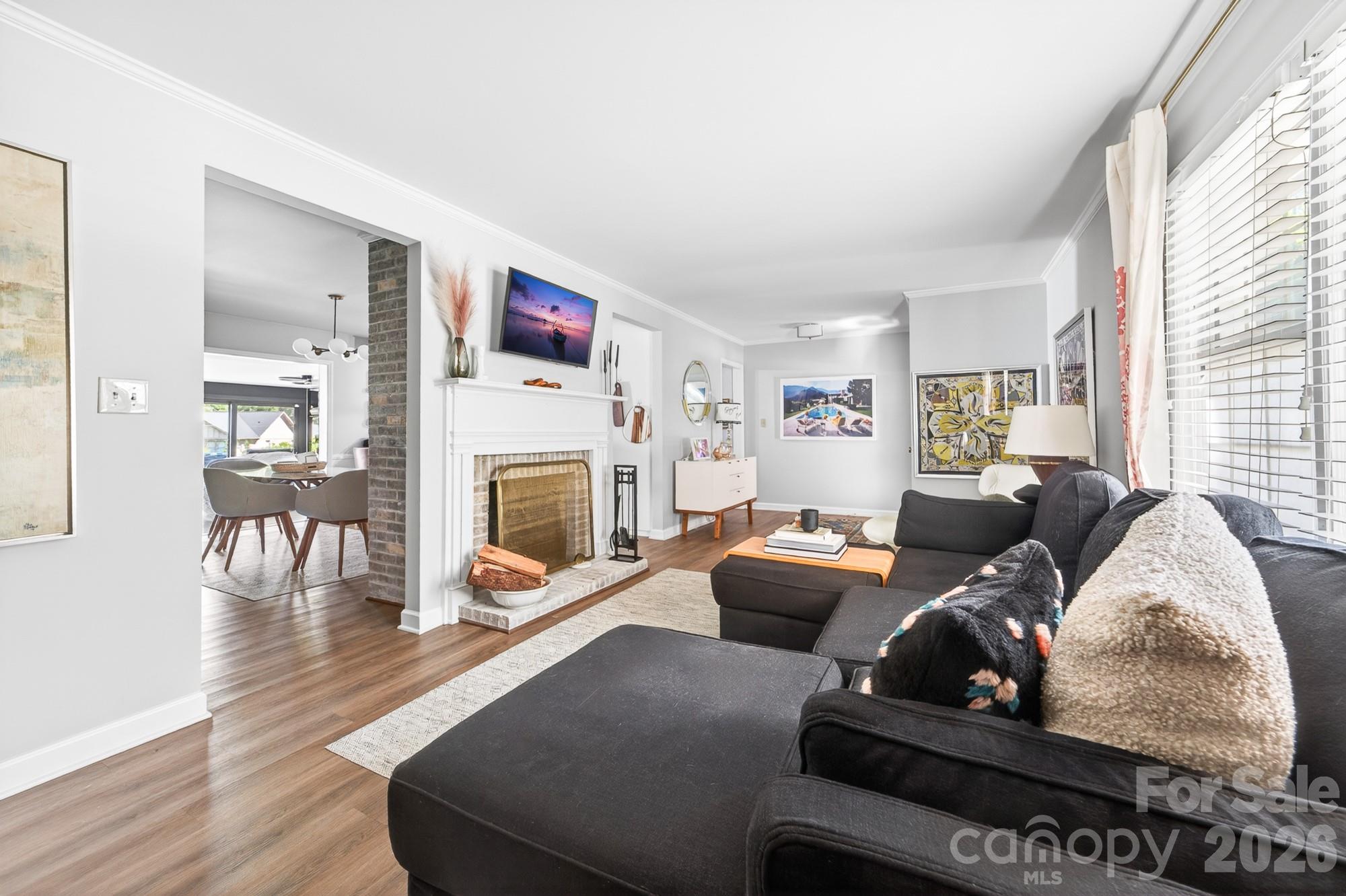 6220 Sharon Road — Charlotte