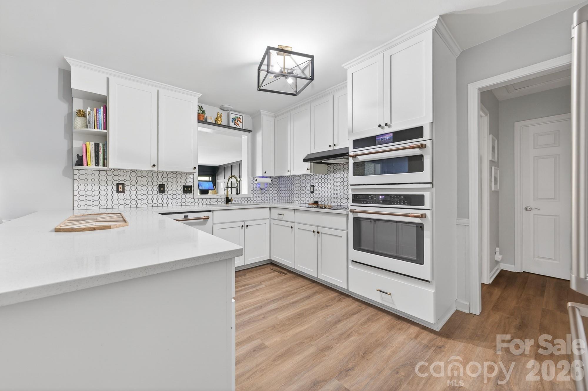 6220 Sharon Road — Charlotte