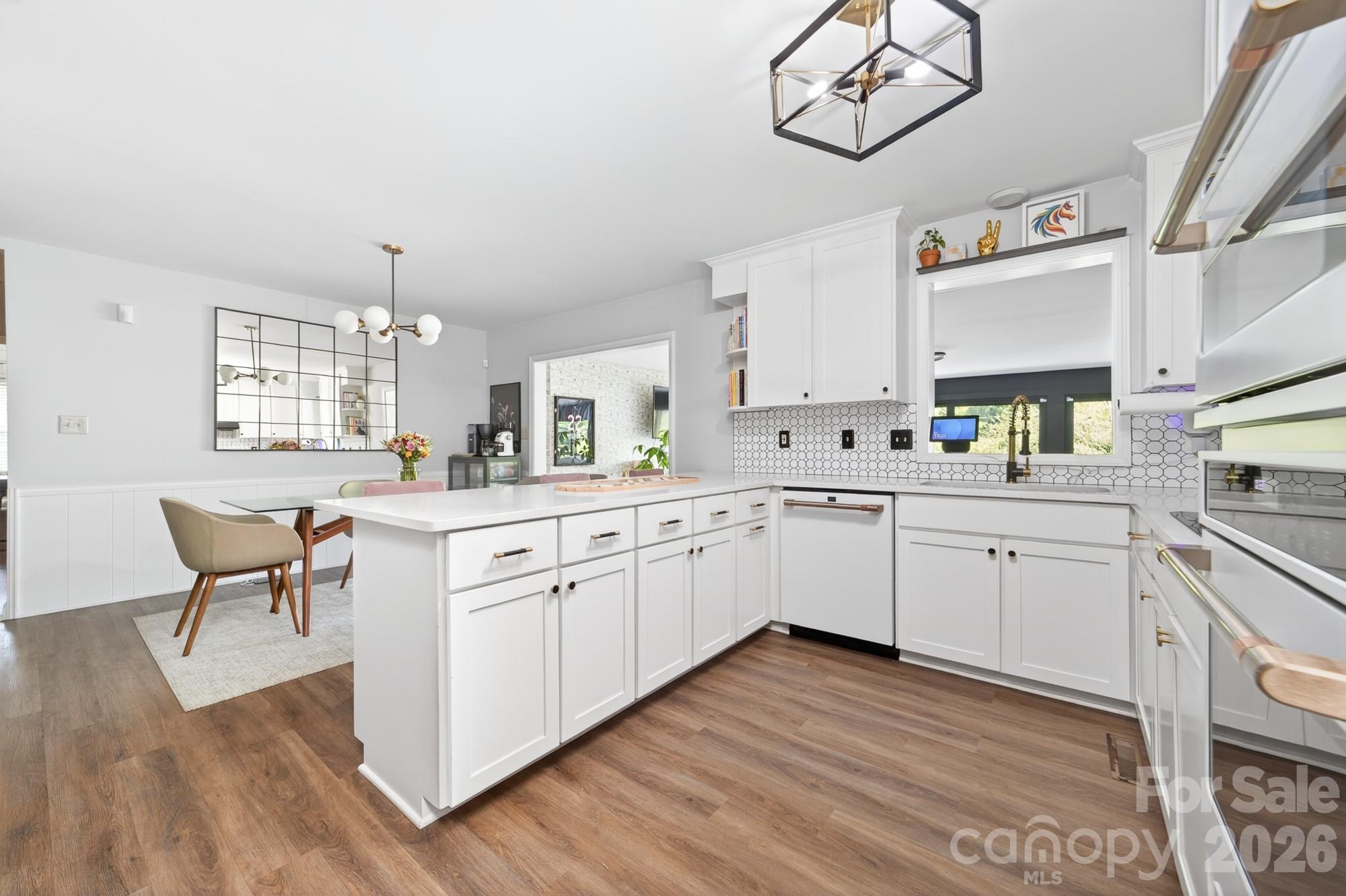6220 Sharon Road — Charlotte