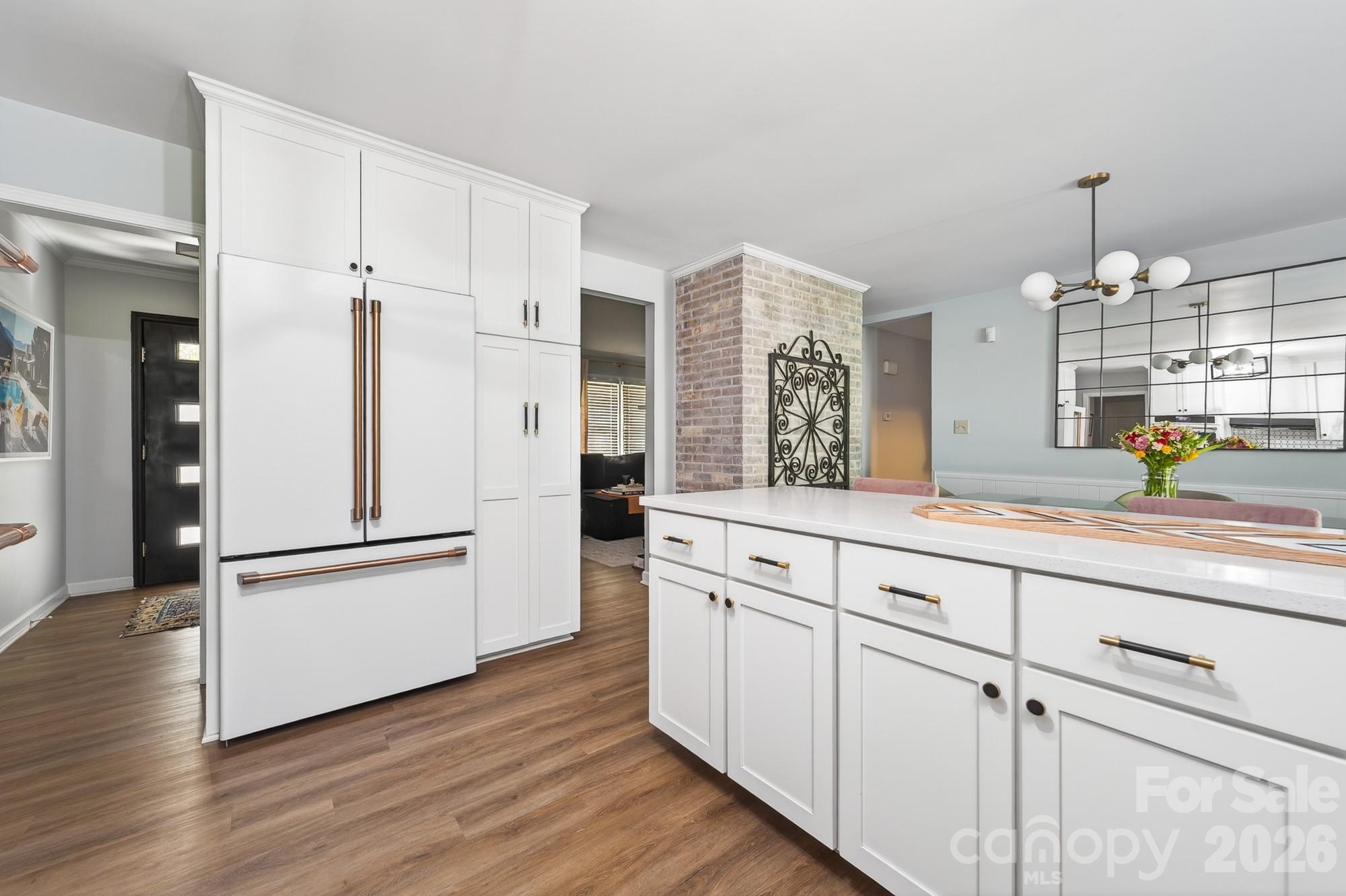 6220 Sharon Road — Charlotte