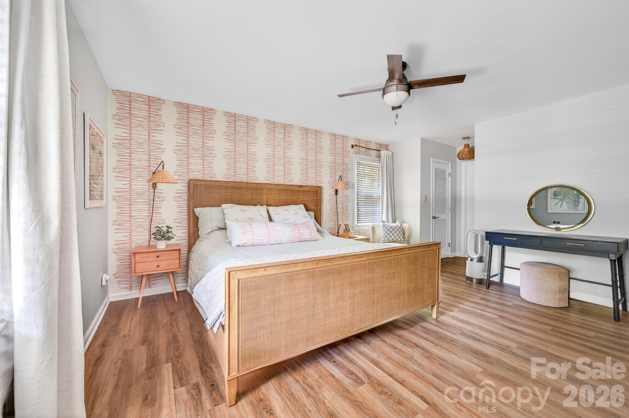 6220 Sharon Road — Charlotte