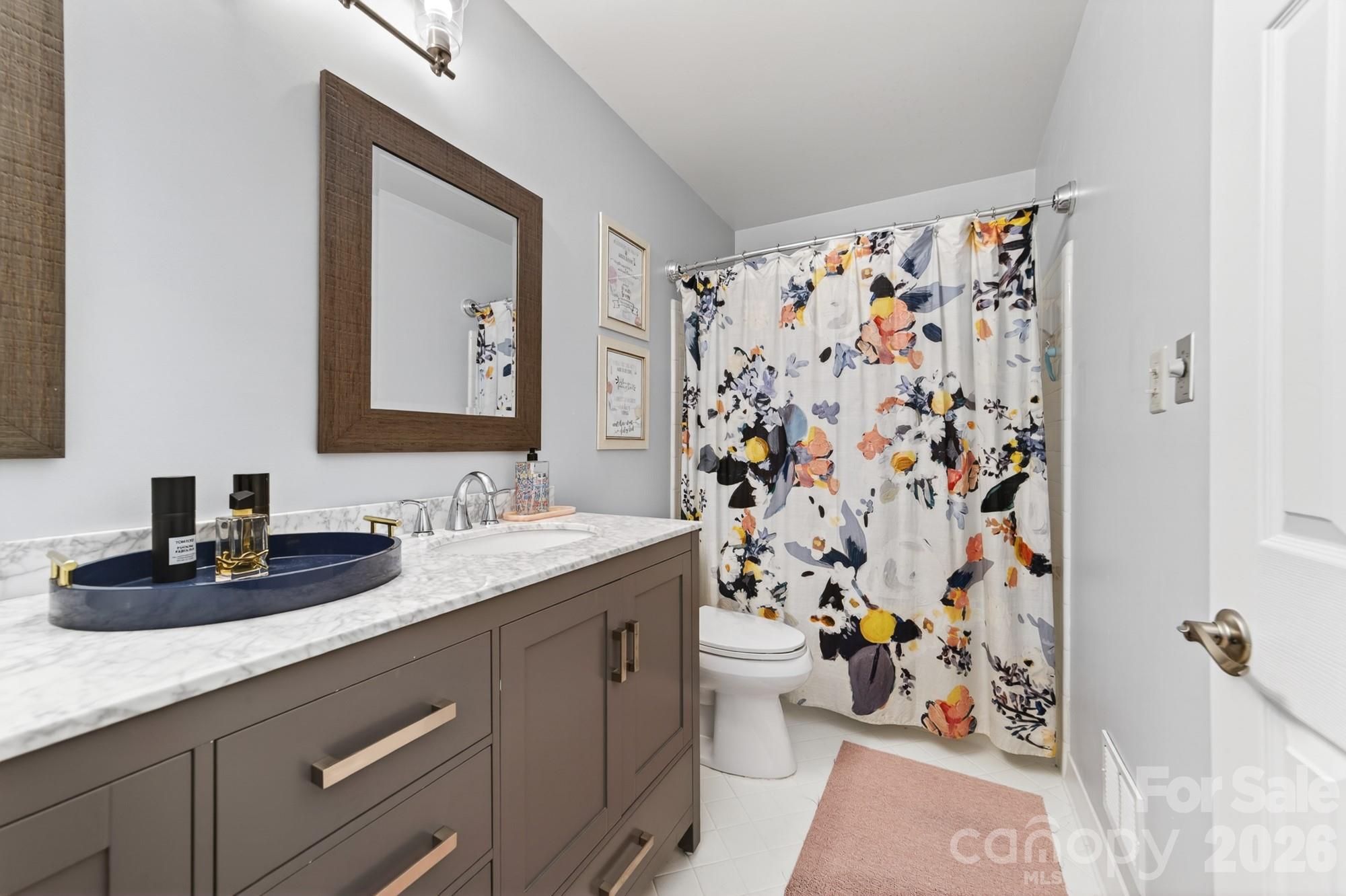 6220 Sharon Road — Charlotte