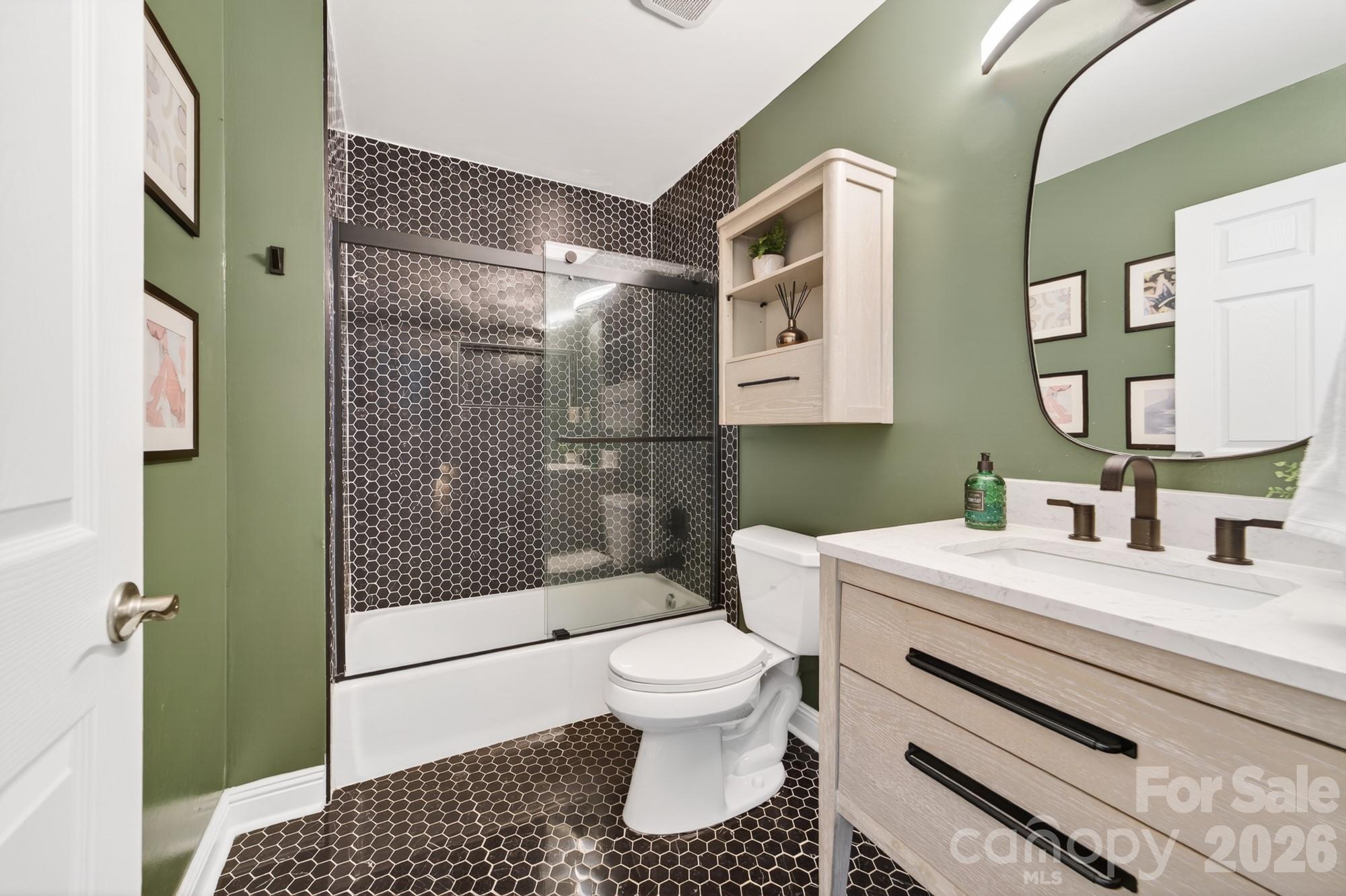 6220 Sharon Road — Charlotte