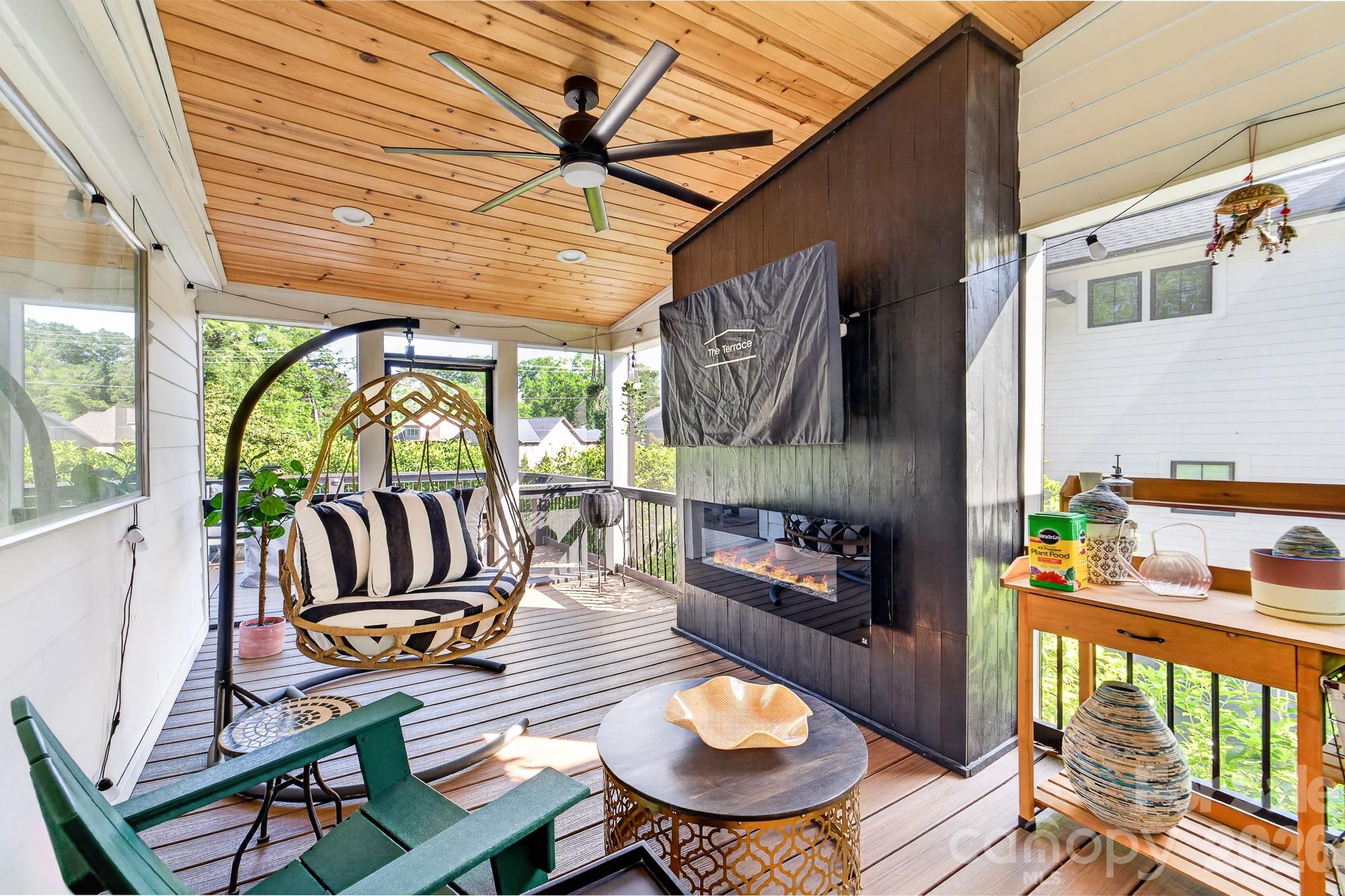 6220 Sharon Road — Charlotte