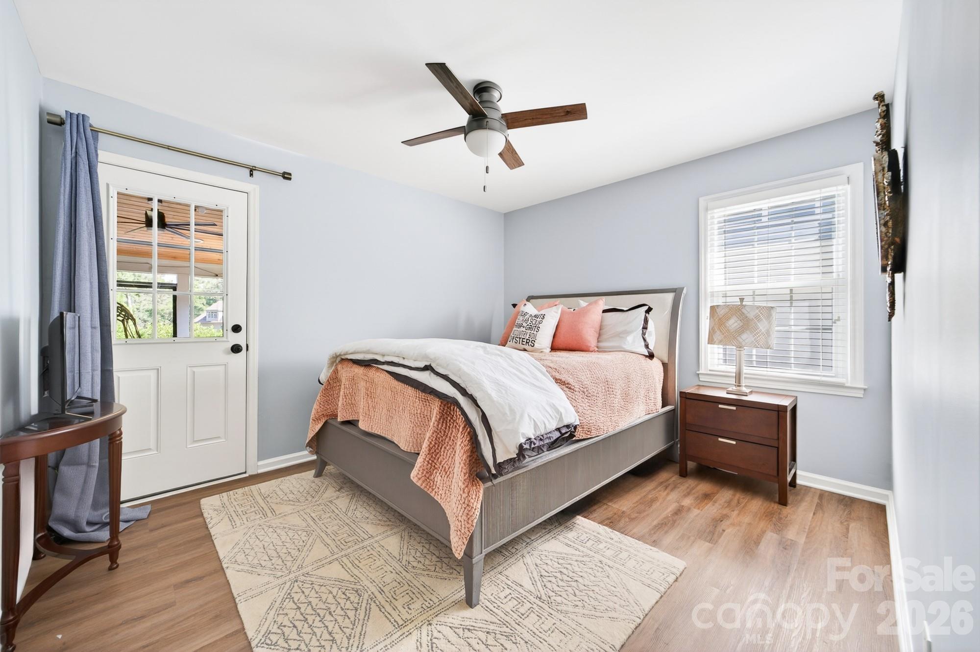 6220 Sharon Road — Charlotte