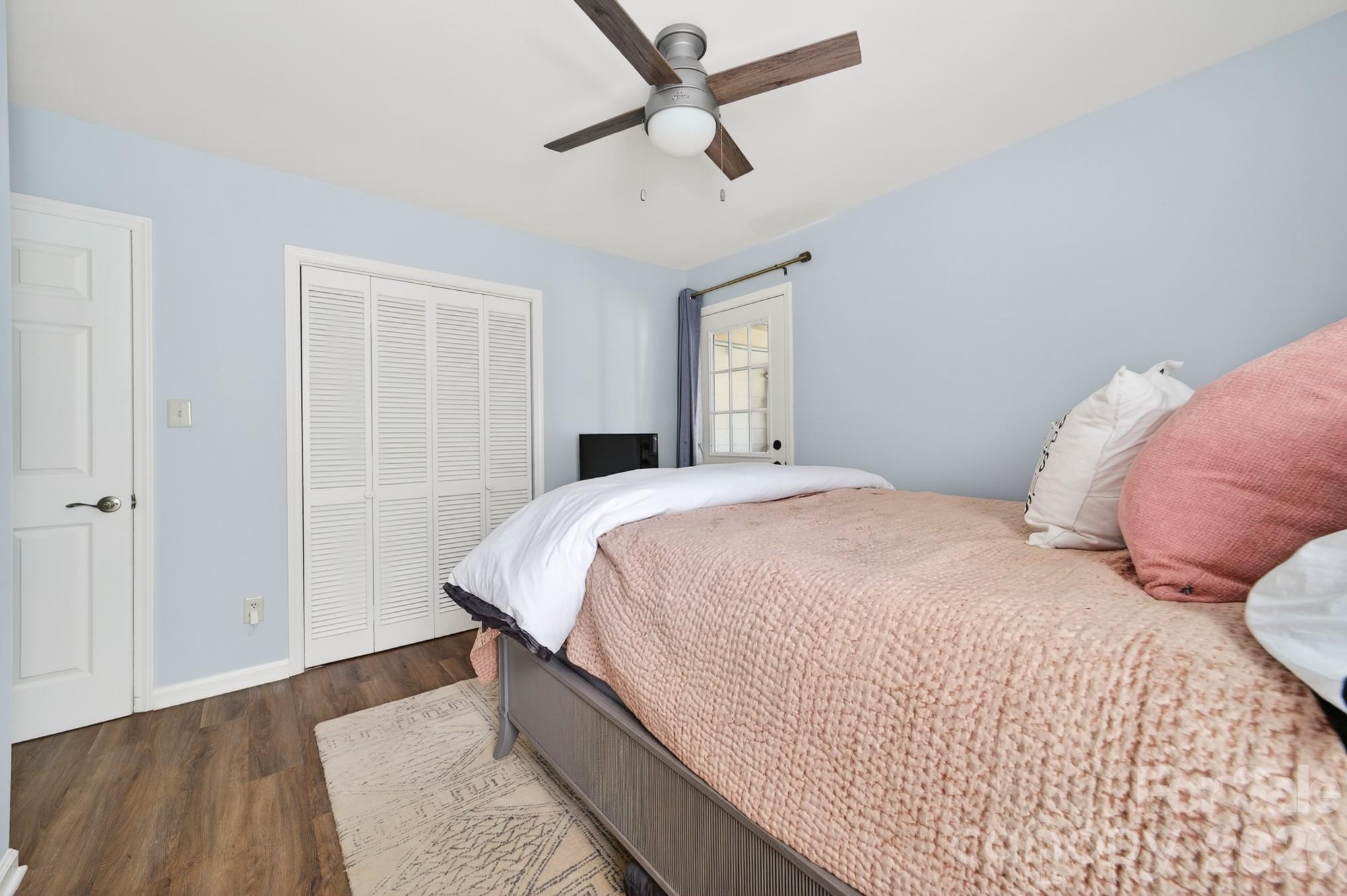 6220 Sharon Road — Charlotte