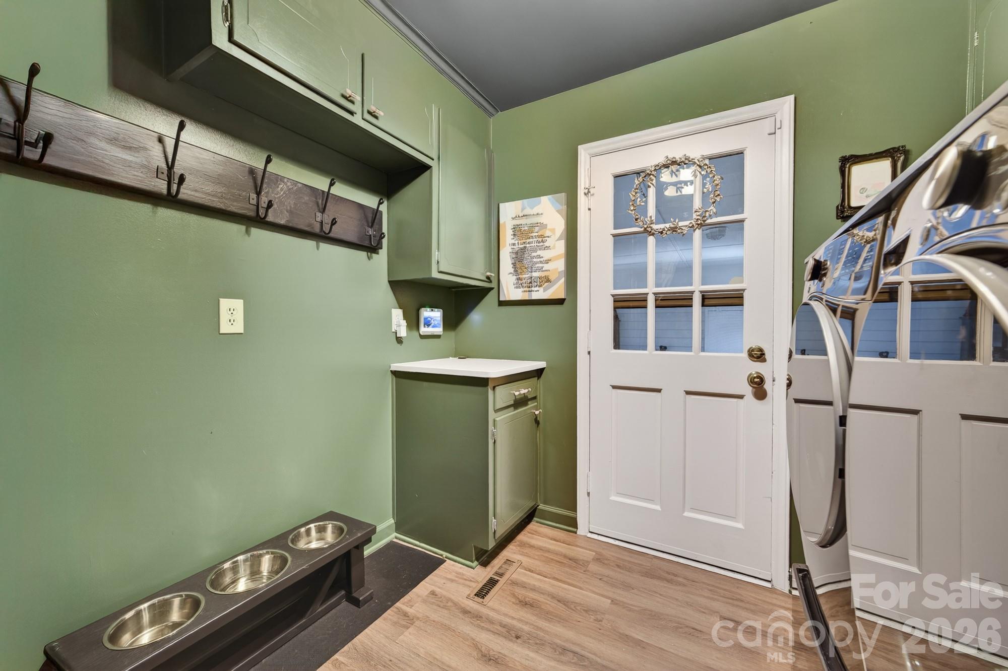 6220 Sharon Road — Charlotte