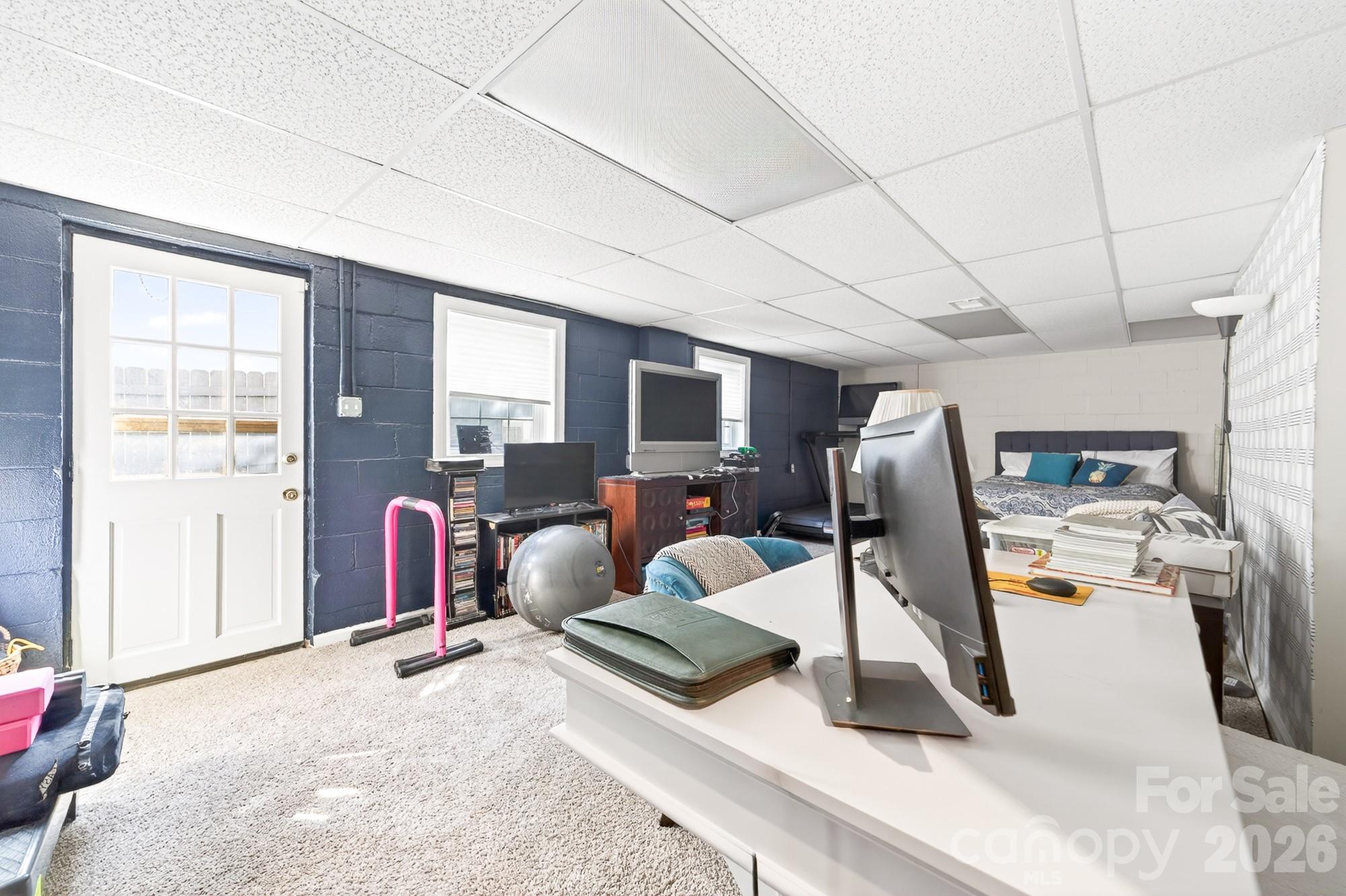 6220 Sharon Road — Charlotte