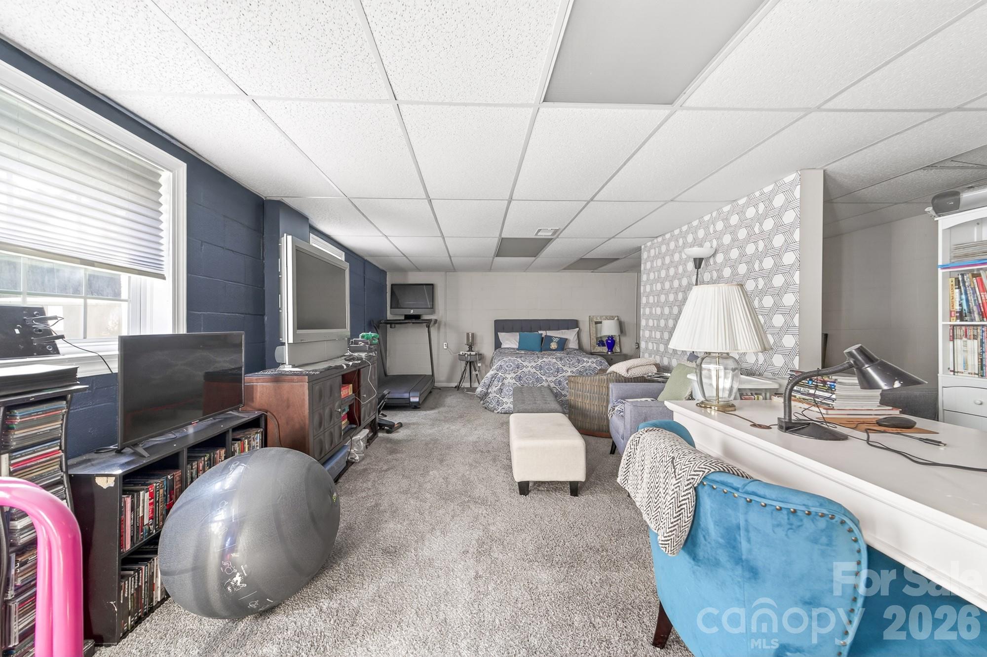 6220 Sharon Road — Charlotte