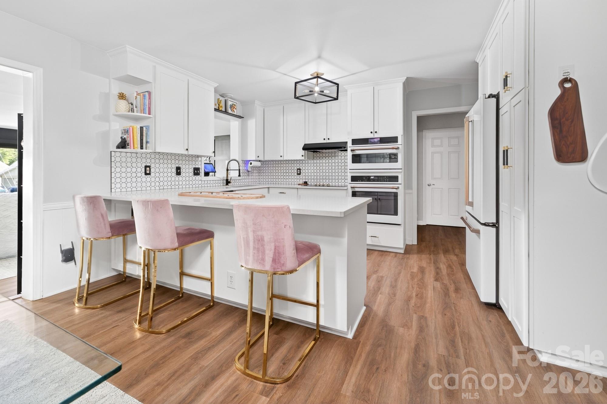 6220 Sharon Road — Charlotte