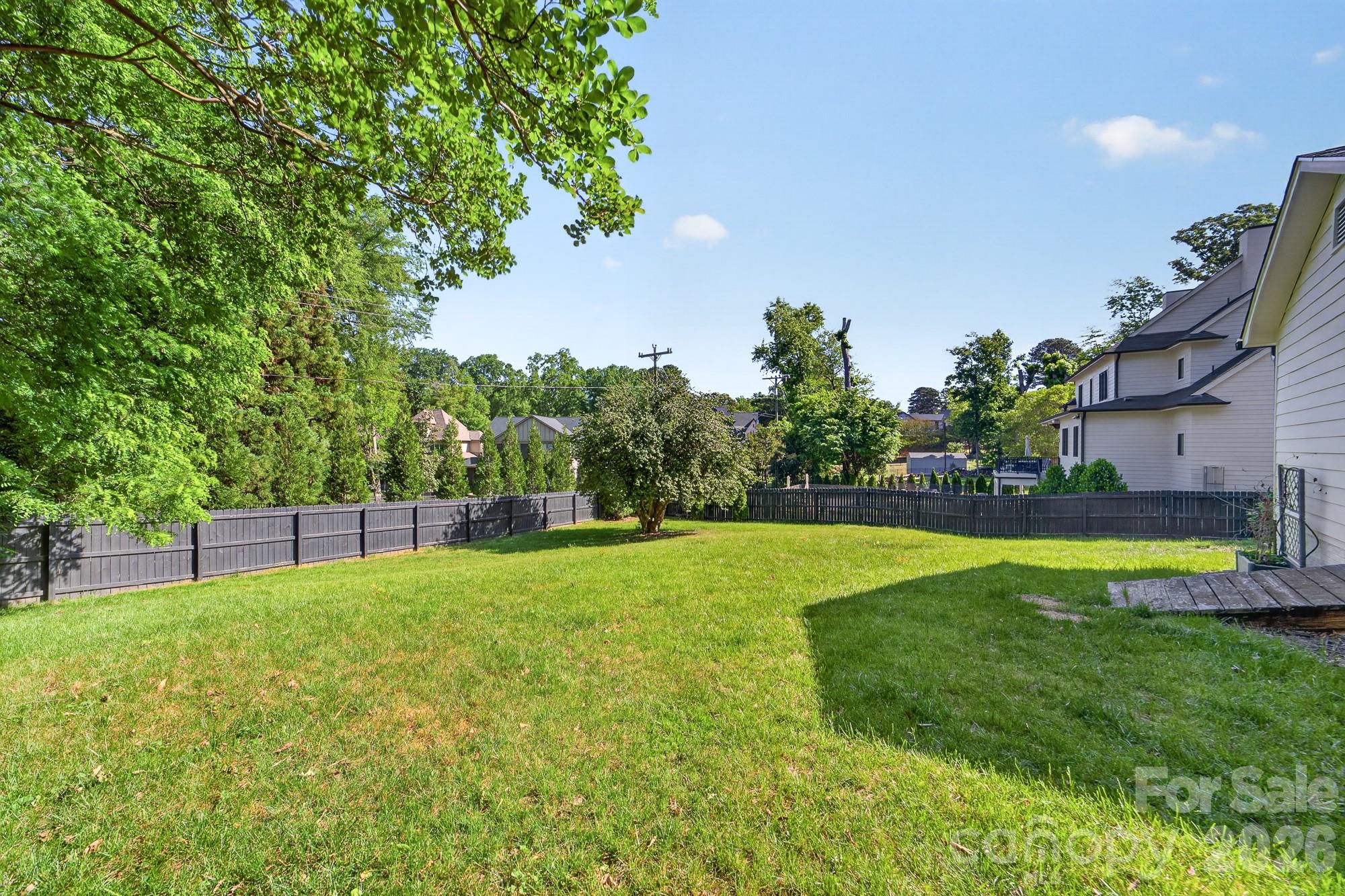 6220 Sharon Road — Charlotte