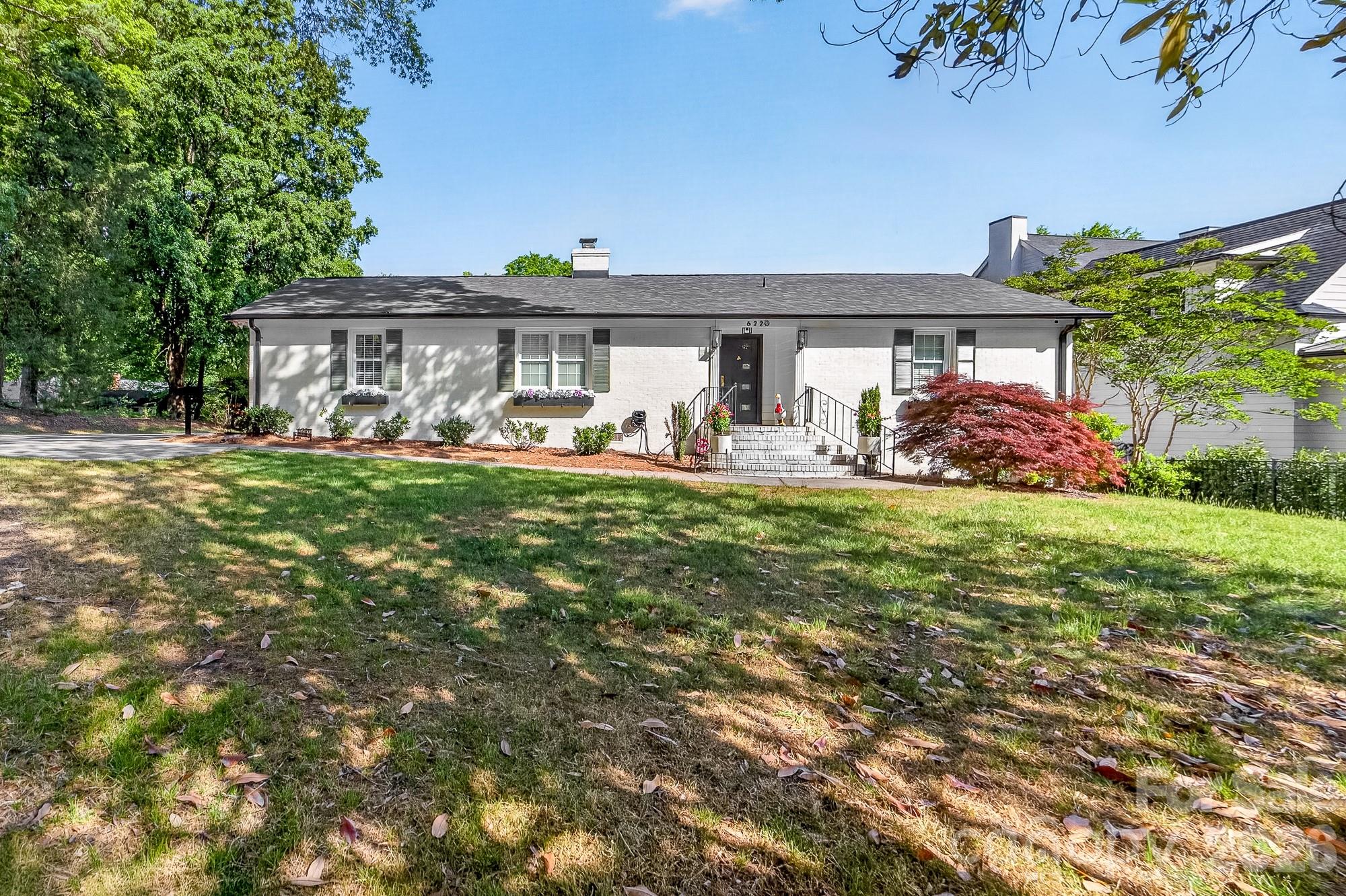 6220 Sharon Road — Charlotte