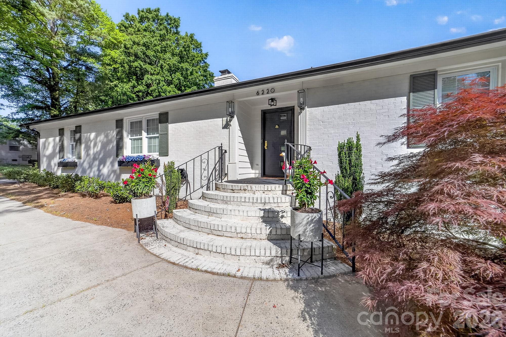 6220 Sharon Road — Charlotte