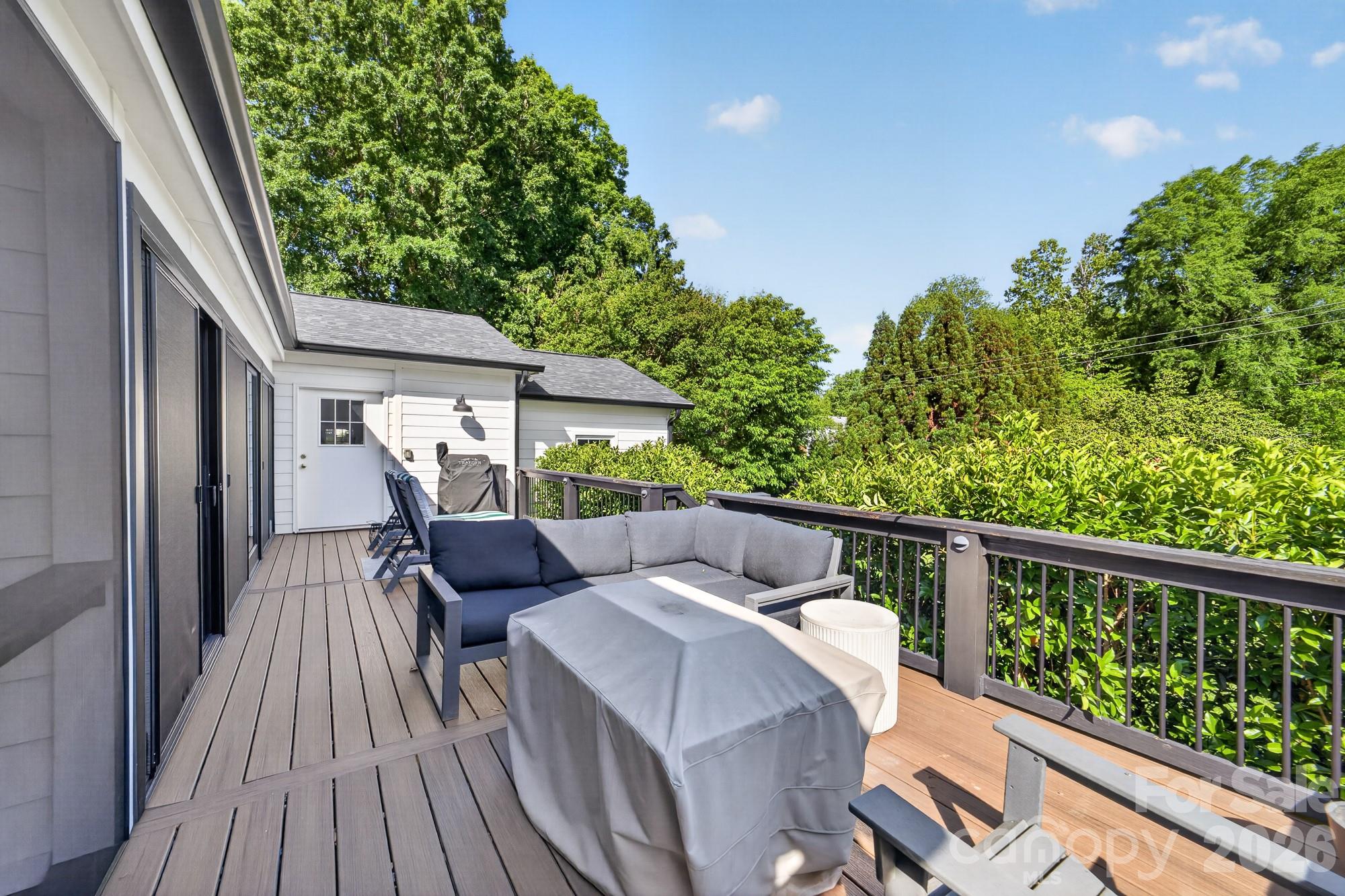 6220 Sharon Road — Charlotte