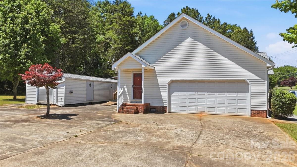 411 Patio Road — Easley