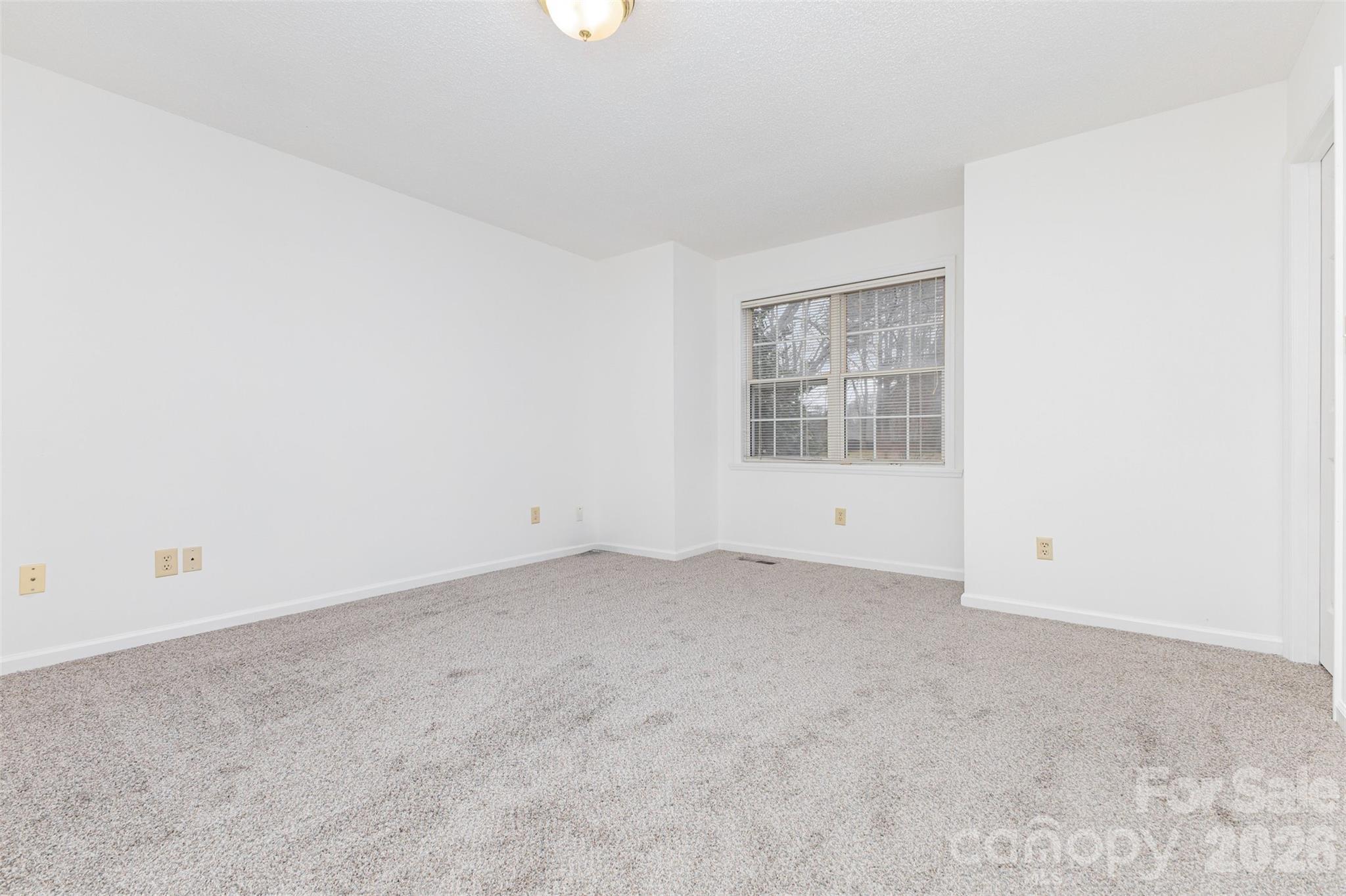 570 29th Avenue Drive NW — Hickory