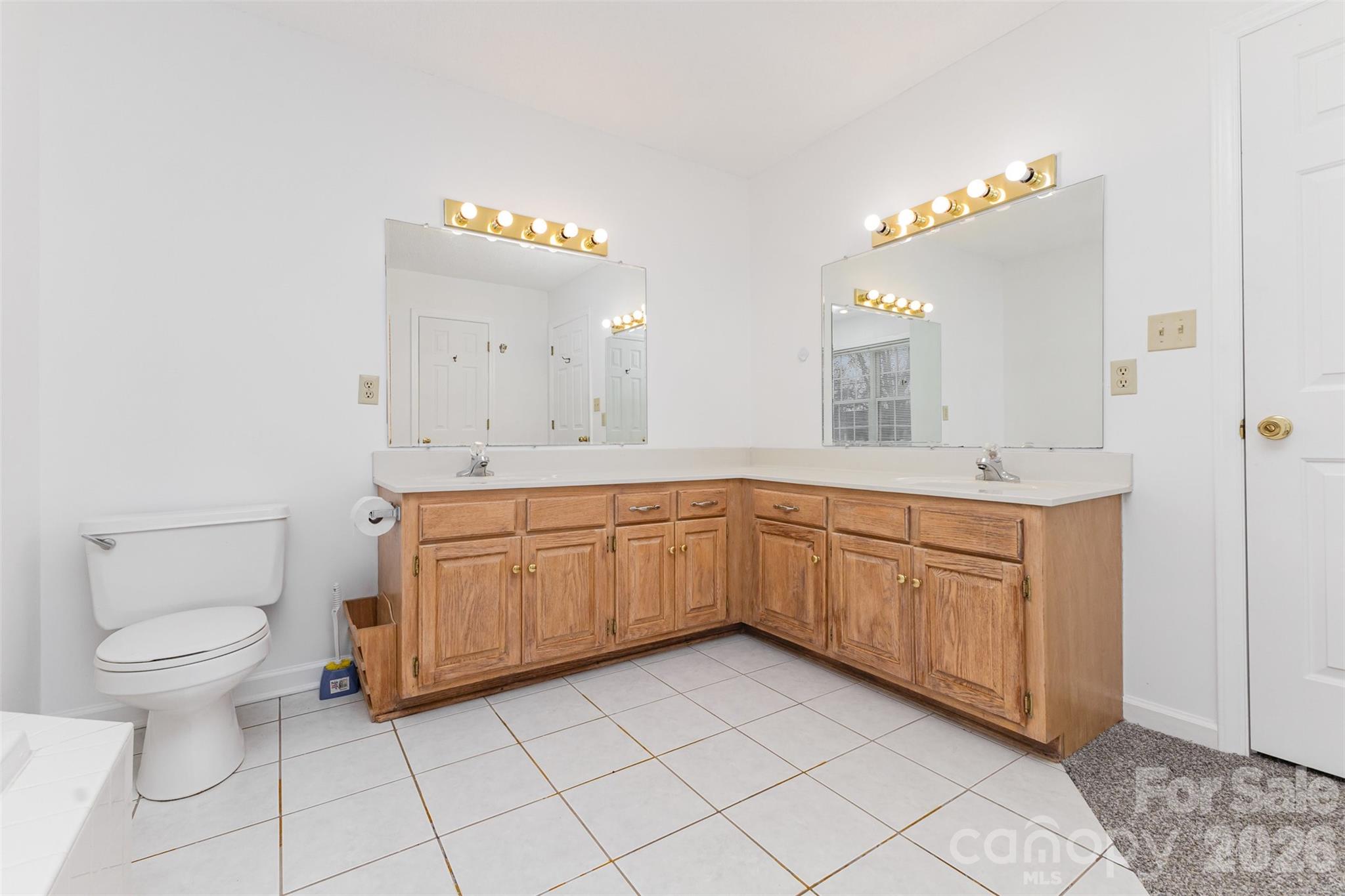 570 29th Avenue Drive NW — Hickory