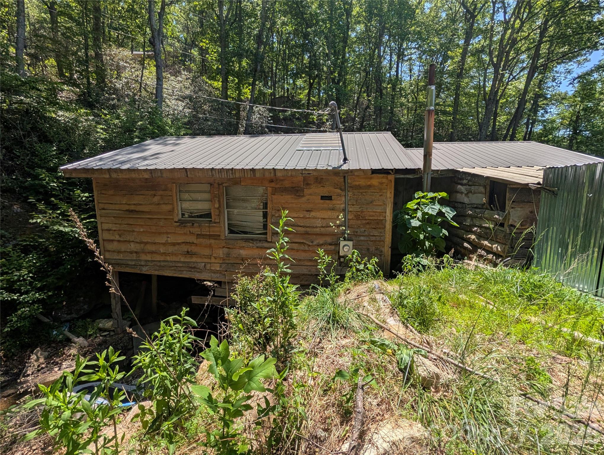 1034 Kyles Creek Road — Hendersonville