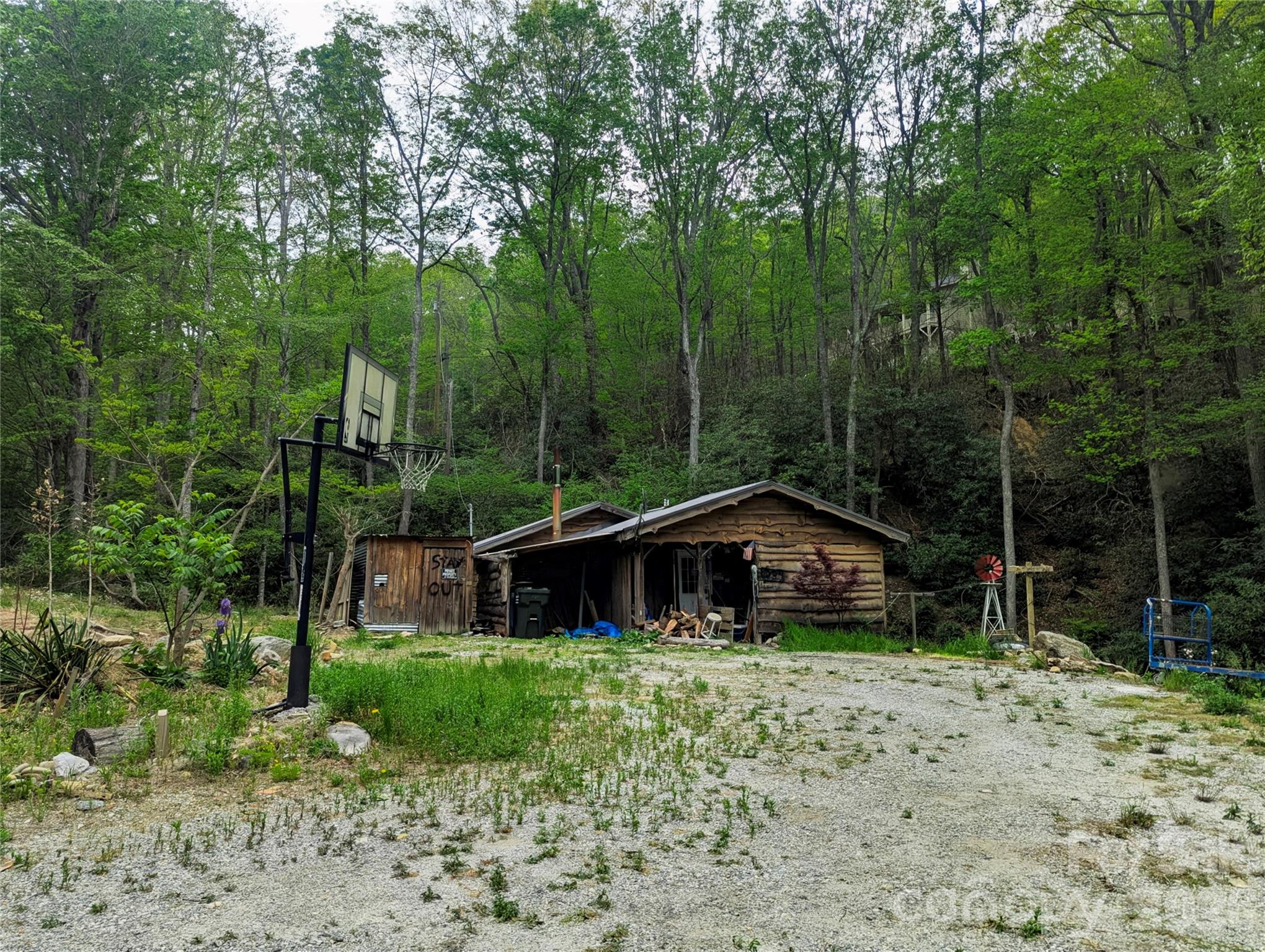 1034 Kyles Creek Road — Hendersonville