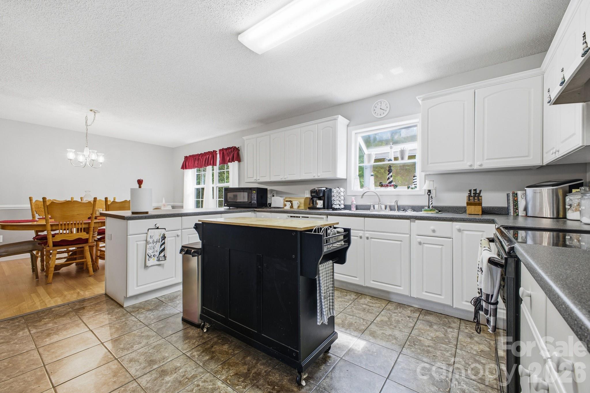 48 Open Range Drive — Barnardsville