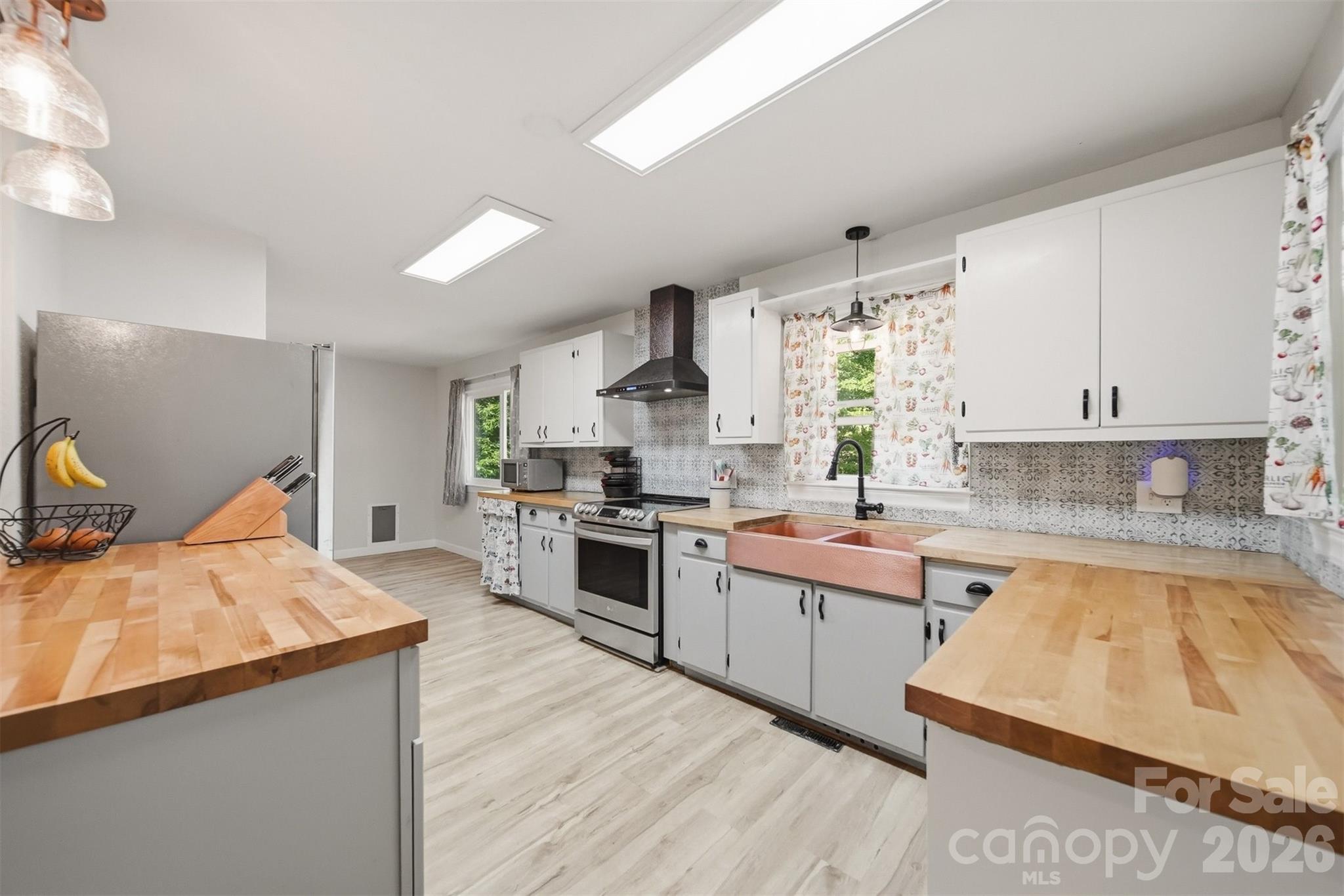 1108 Delwood Drive SW — Lenoir