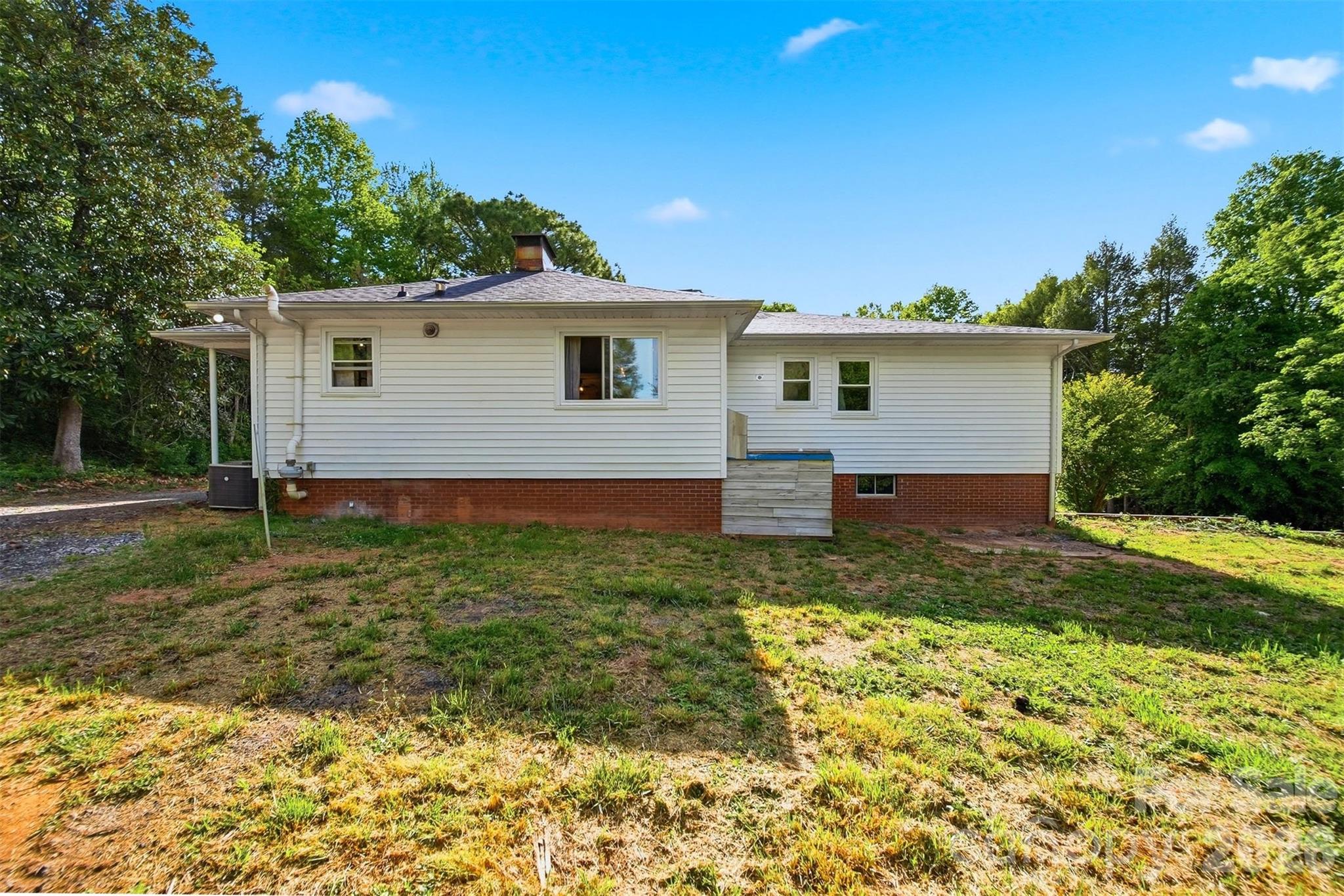 1108 Delwood Drive SW — Lenoir
