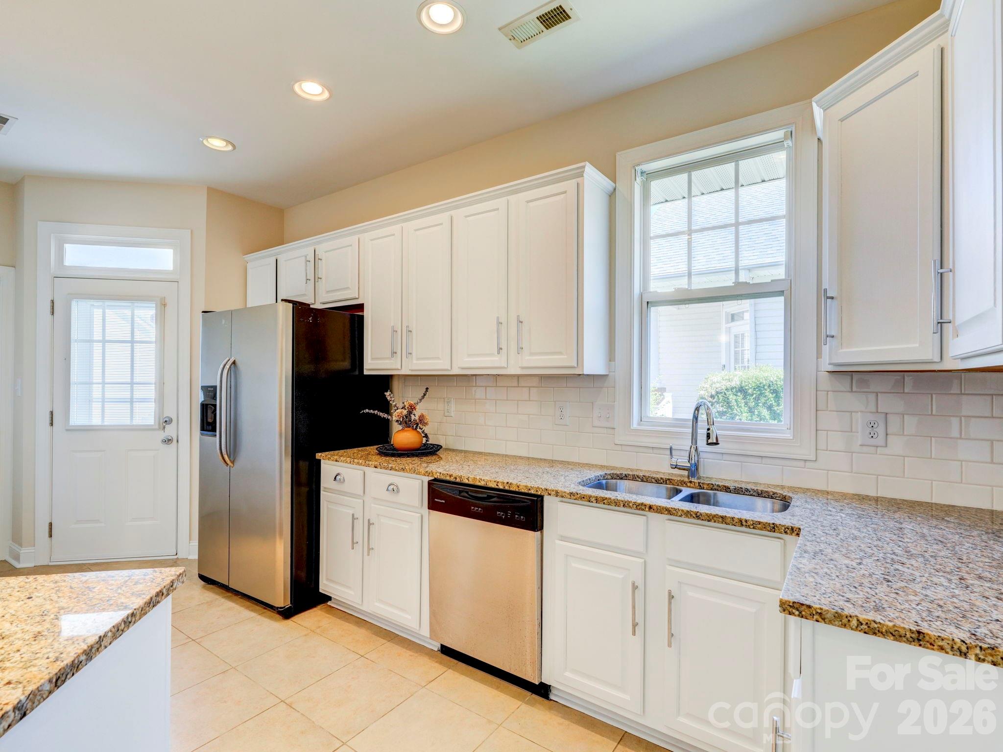 2025 Gable Way Lane — Matthews