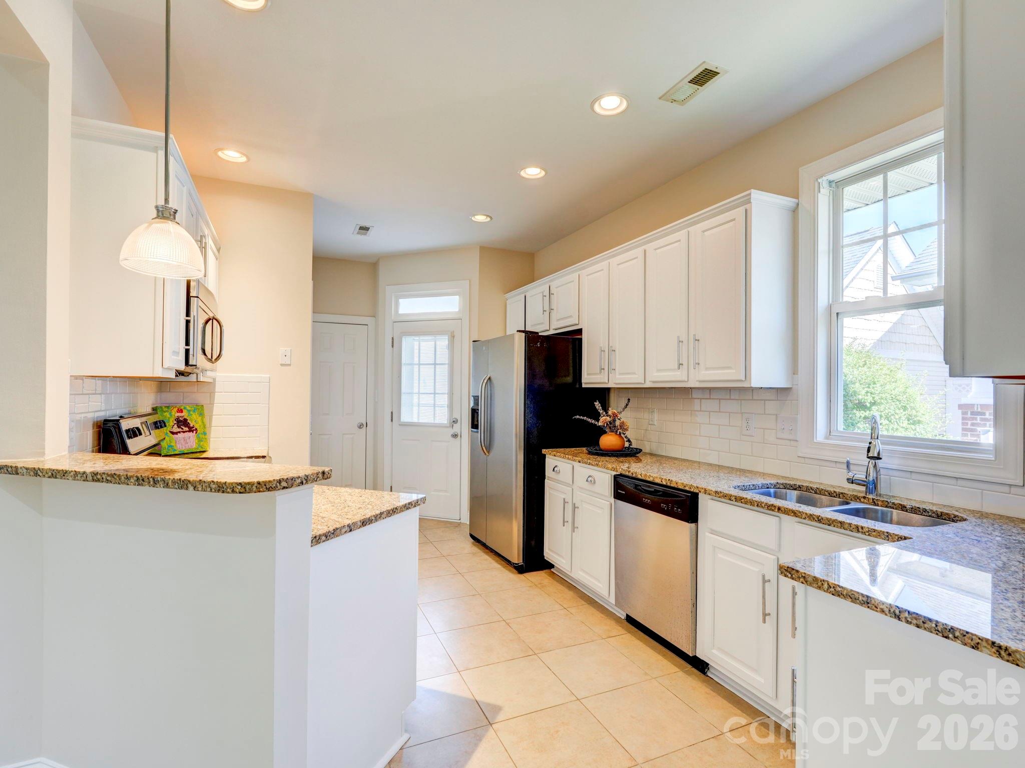 2025 Gable Way Lane — Matthews