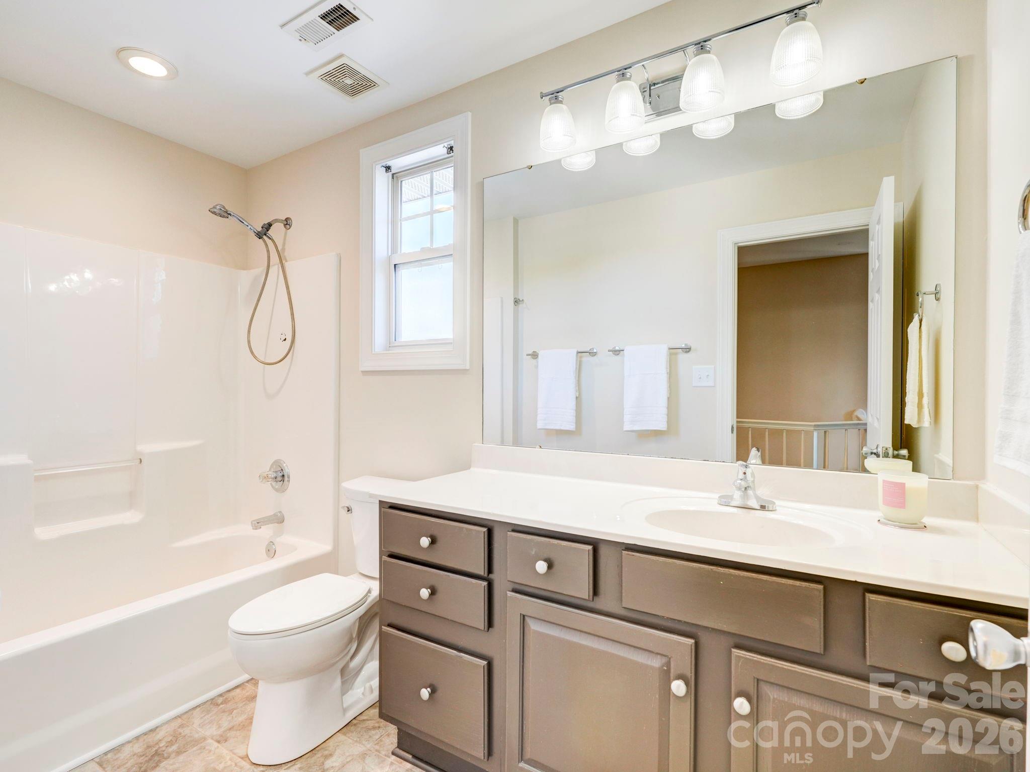2025 Gable Way Lane — Matthews