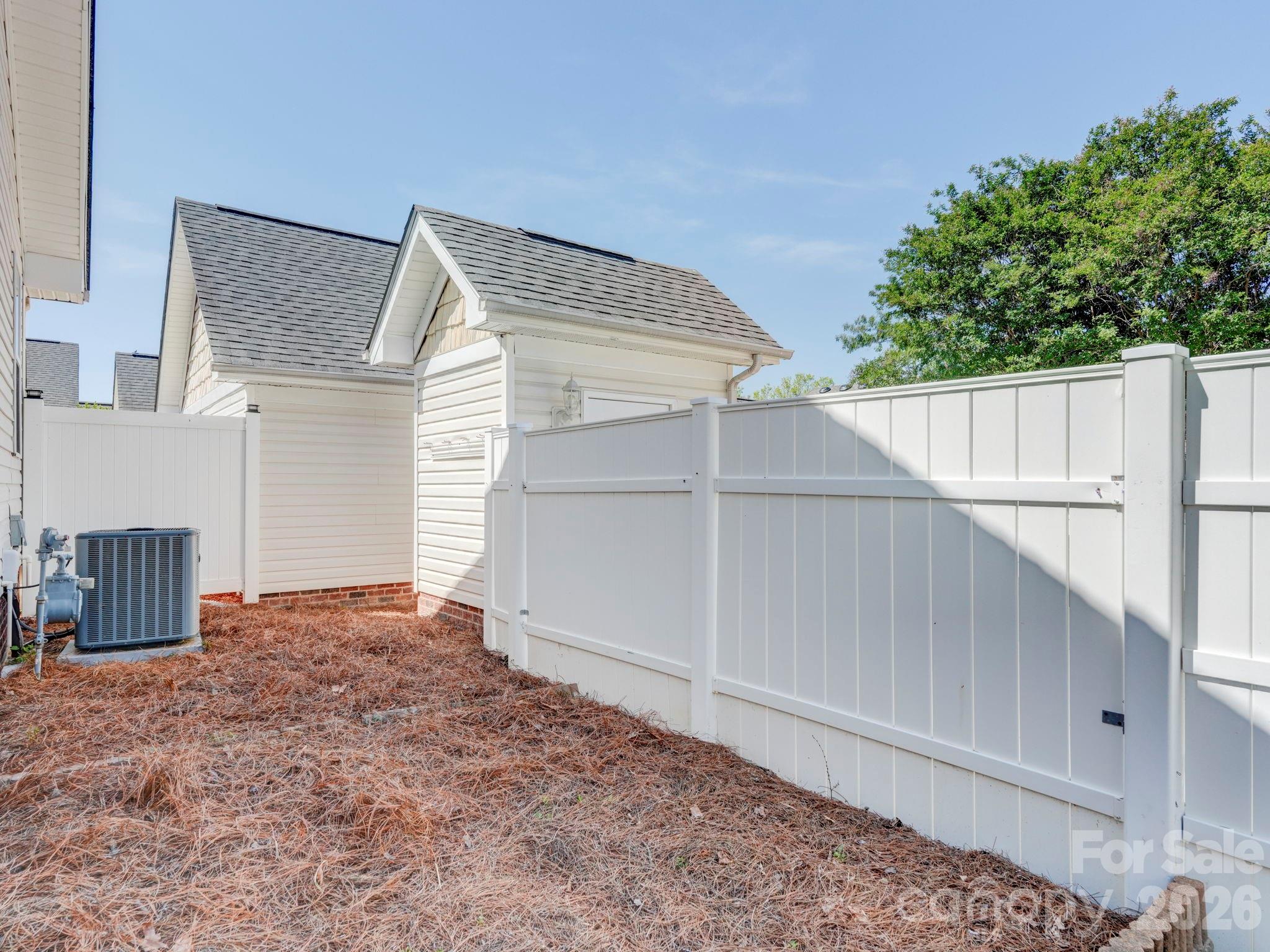 2025 Gable Way Lane — Matthews