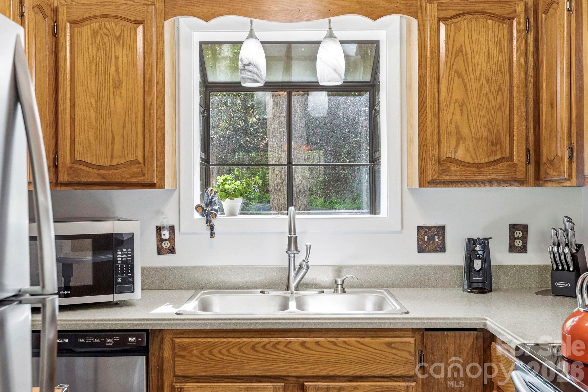 6 Gold Finch Lane — Maggie Valley