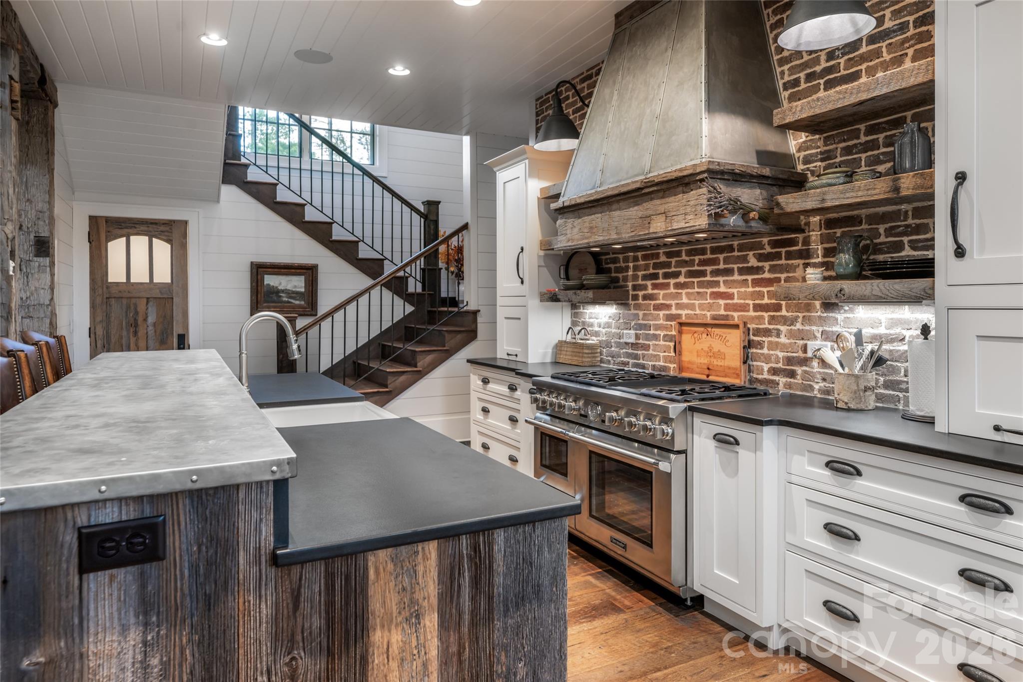 18 Fairsted Drive — Asheville