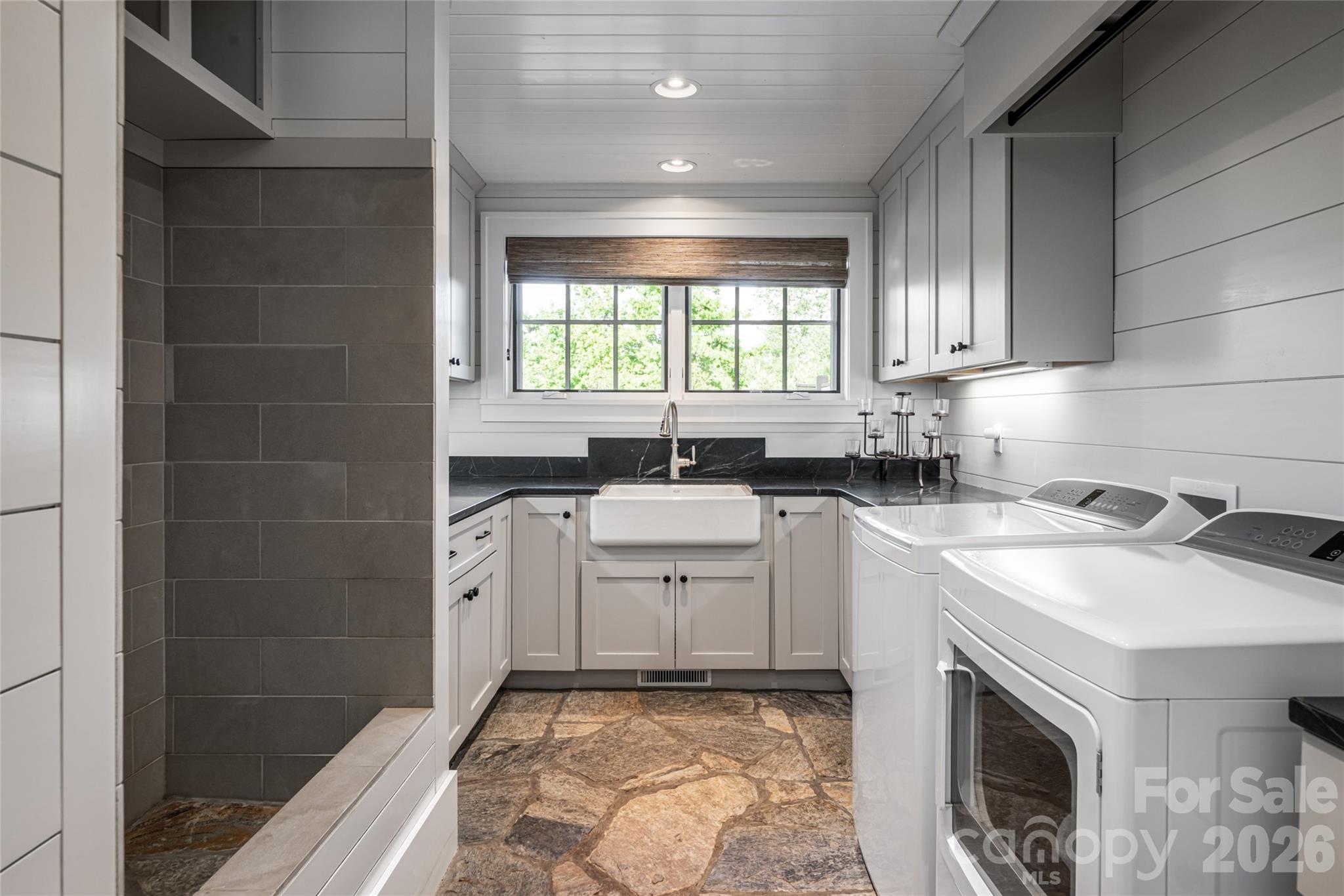 18 Fairsted Drive — Asheville